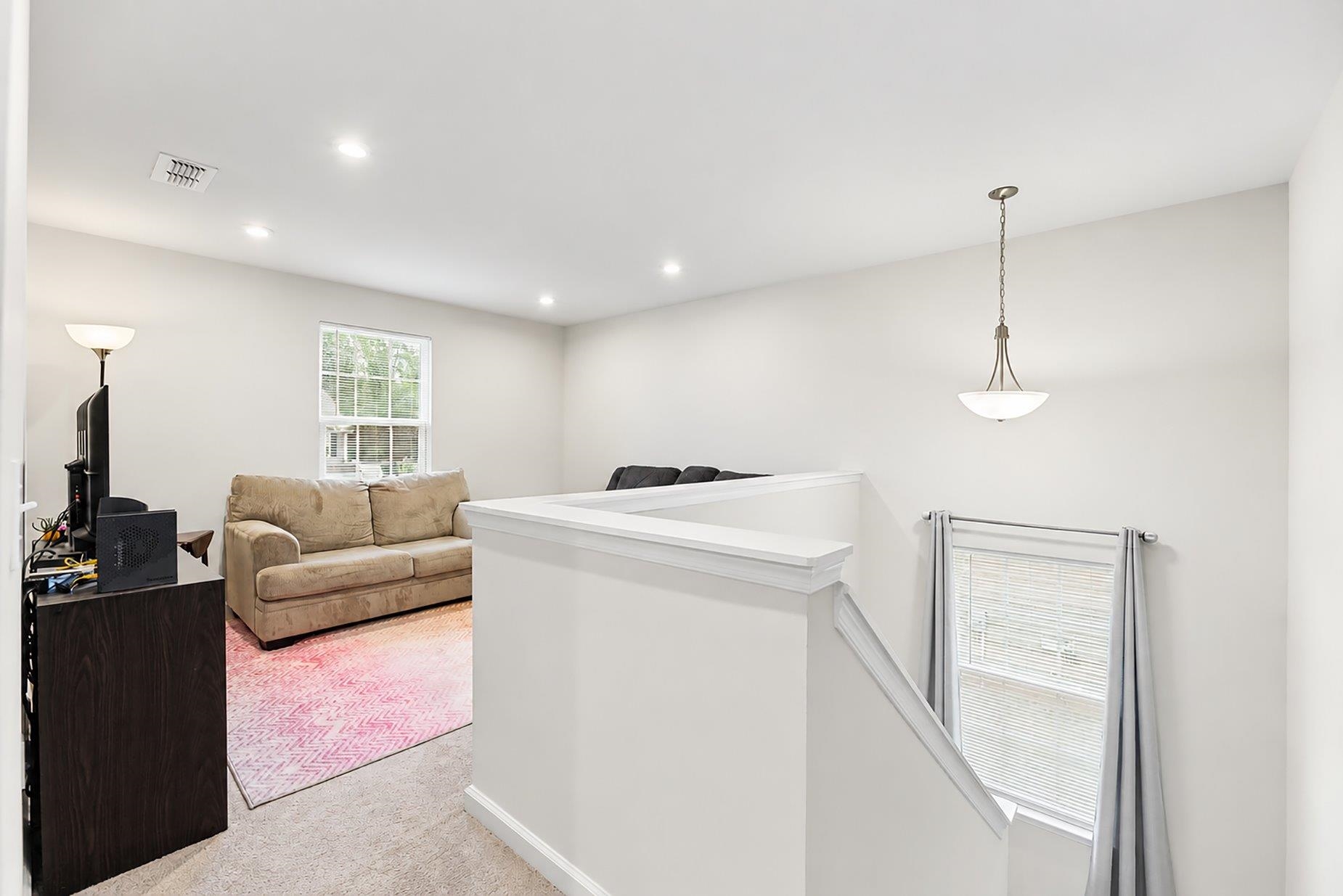 28 Wiltshire Circle Property Photo 15