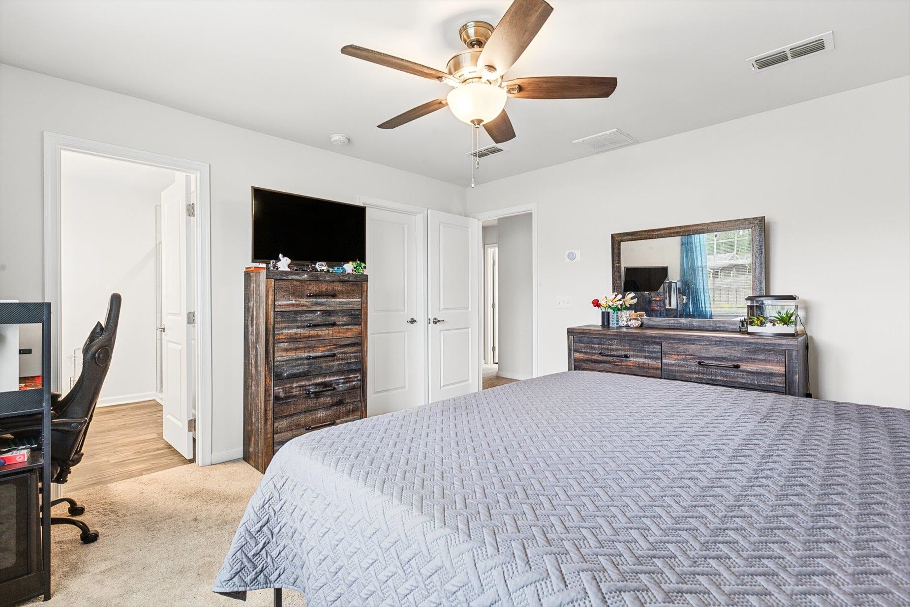 28 Wiltshire Circle Property Photo 19