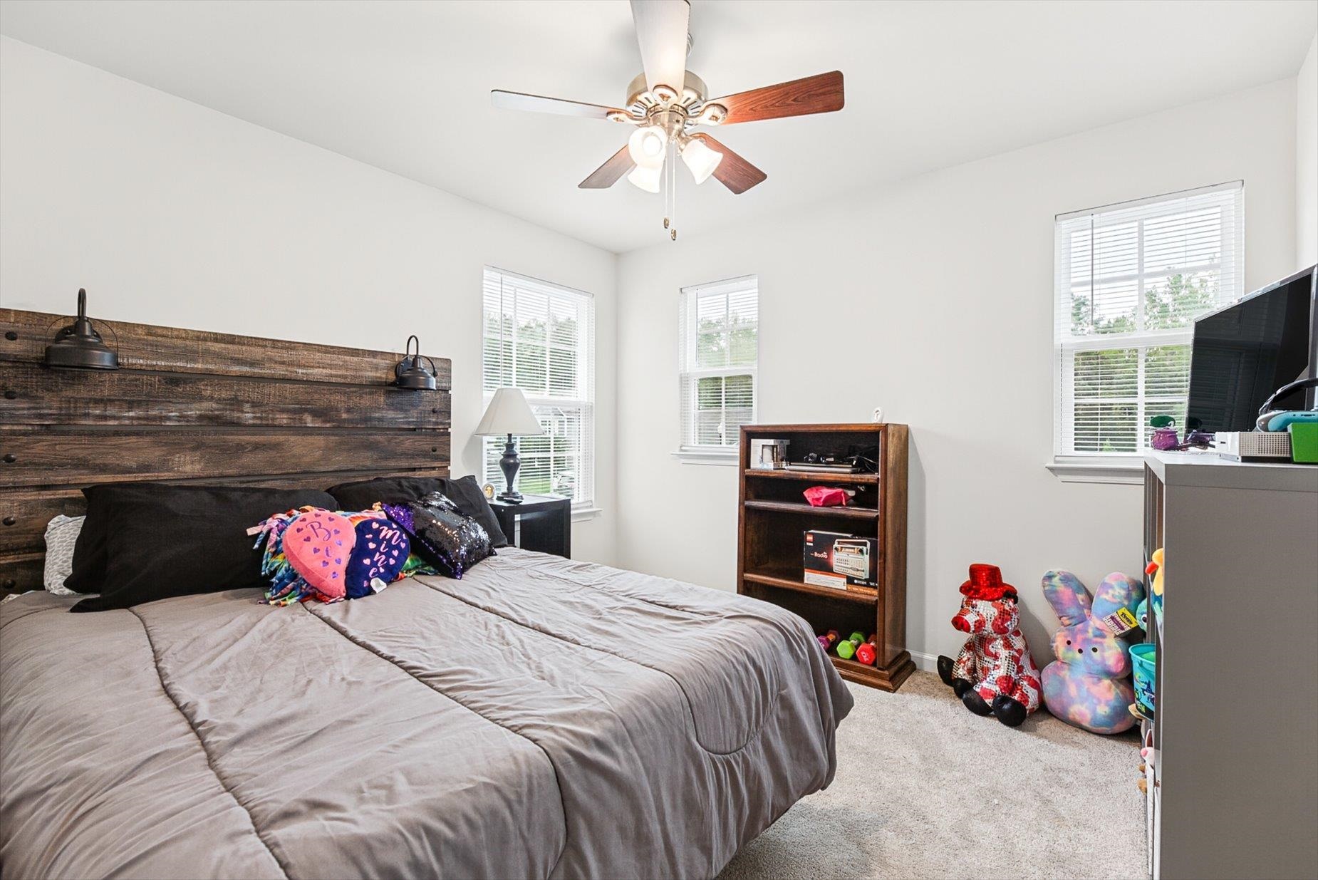 28 Wiltshire Circle Property Photo 22