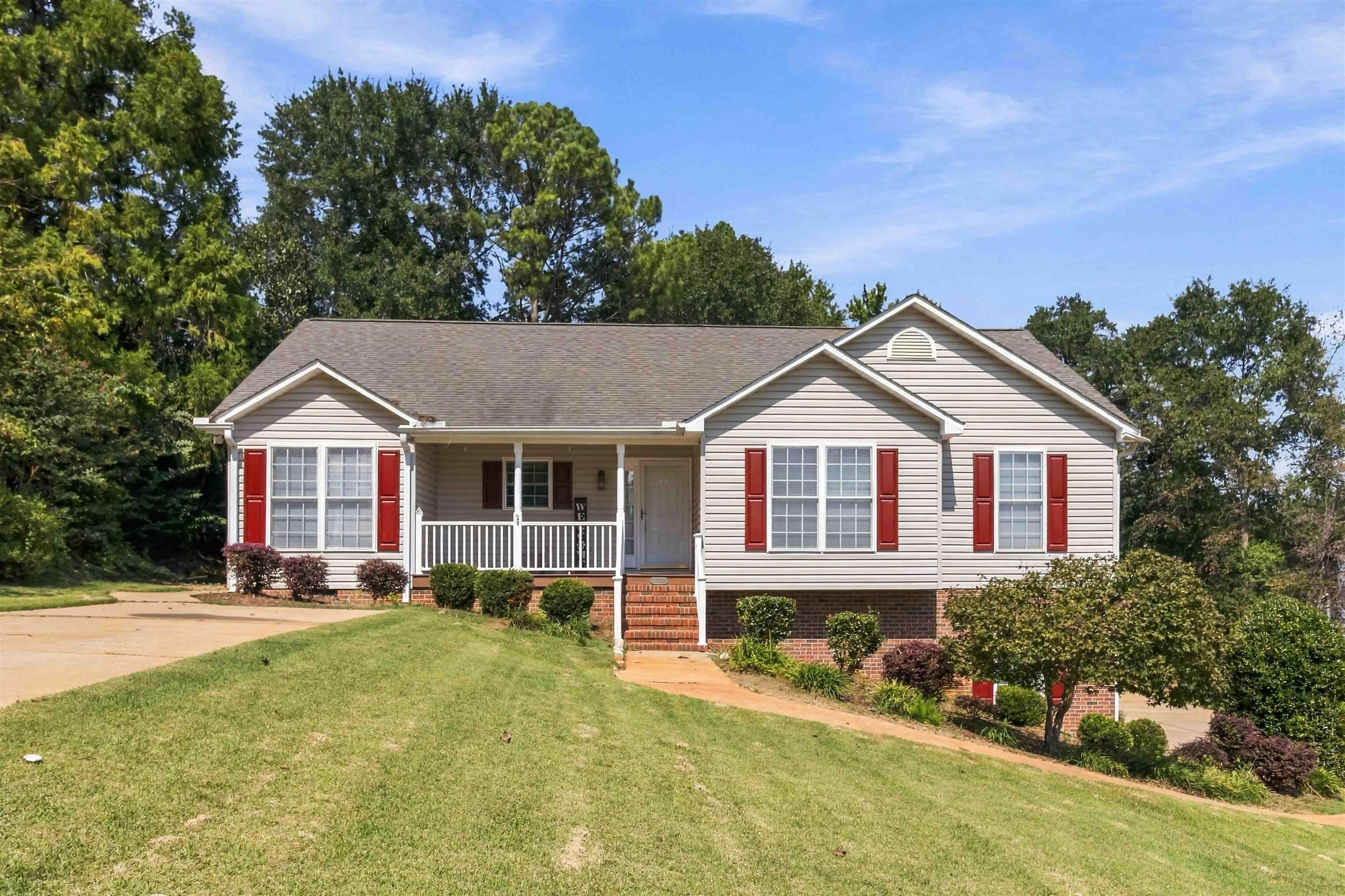 125 Woodcreek Drive Property Photo 1
