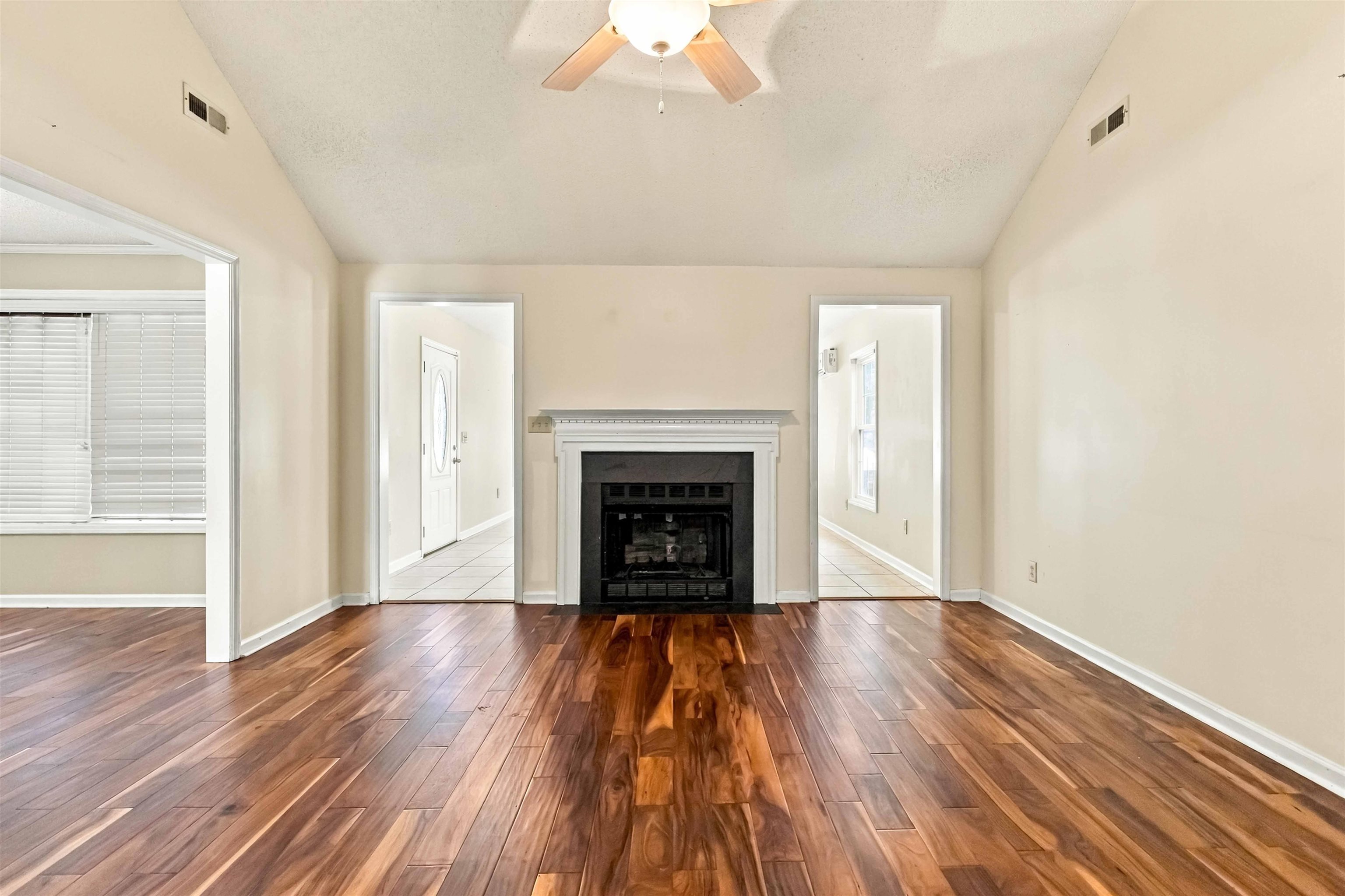 125 Woodcreek Drive Property Photo 8