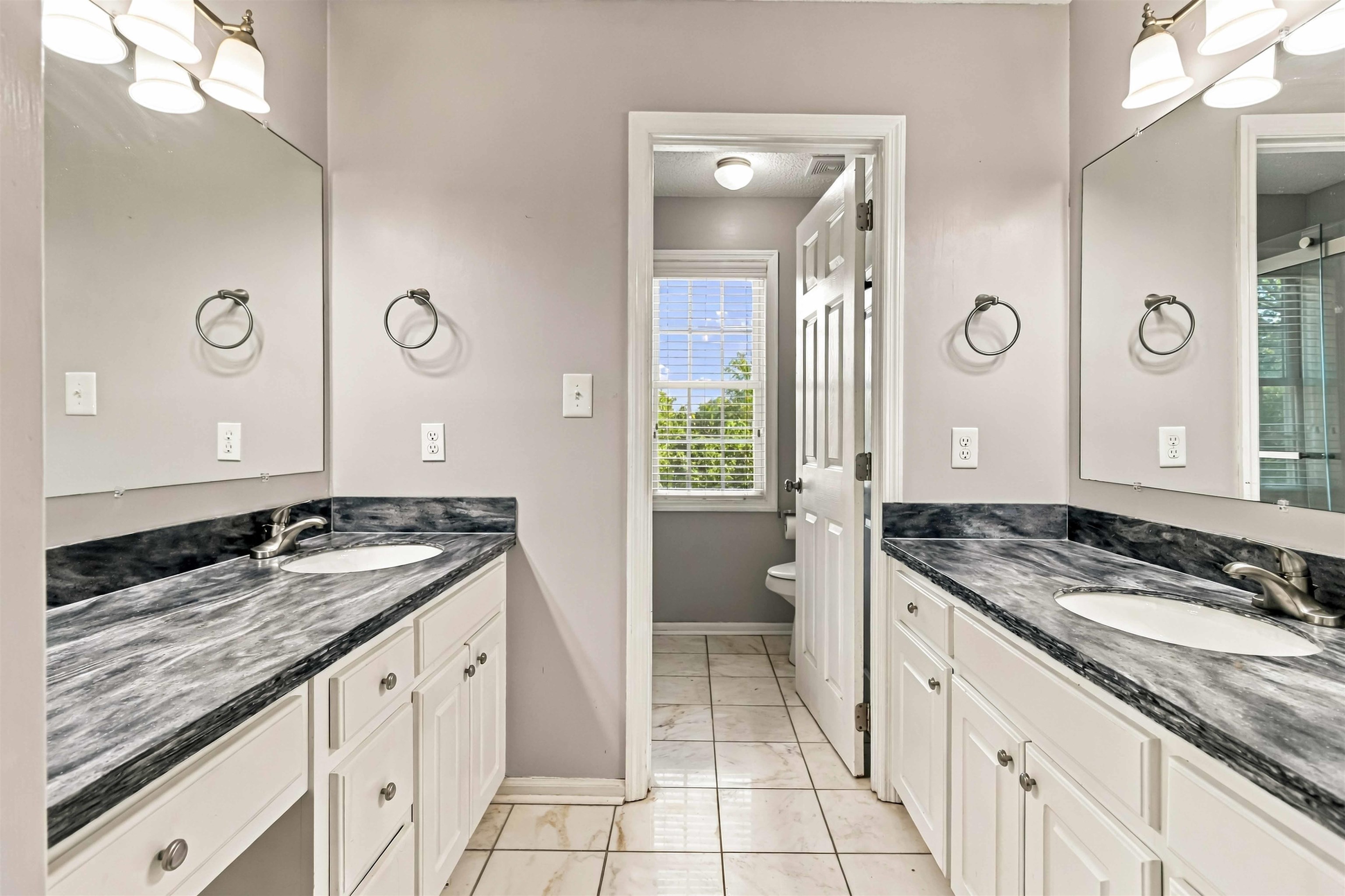 125 Woodcreek Drive Property Photo 15