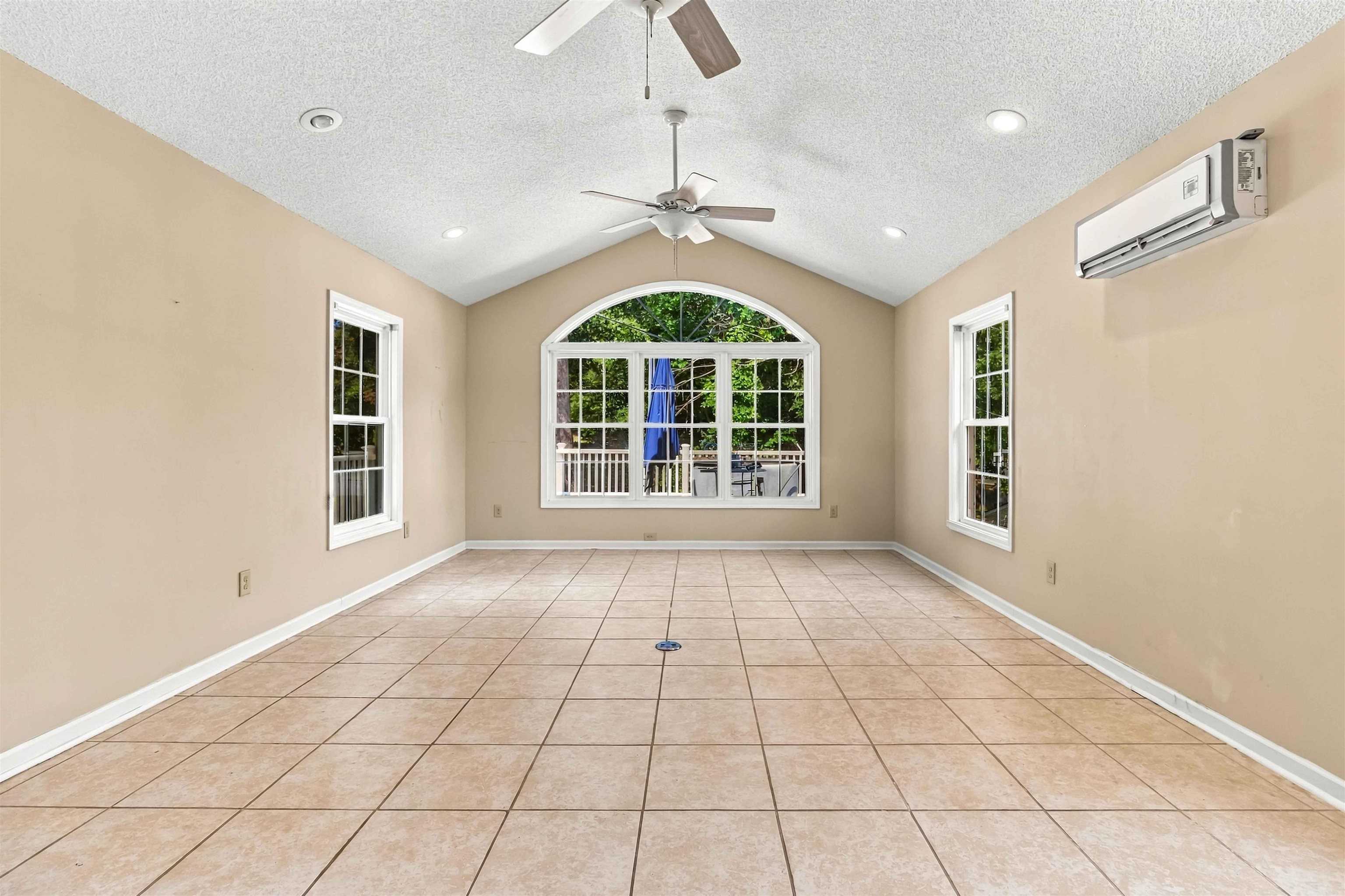 125 Woodcreek Drive Property Photo 20