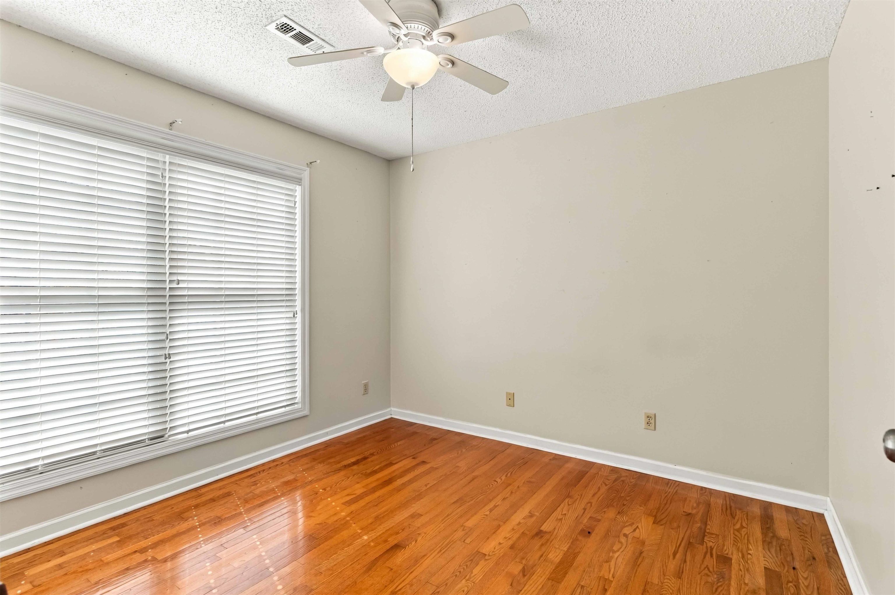 125 Woodcreek Drive Property Photo 27