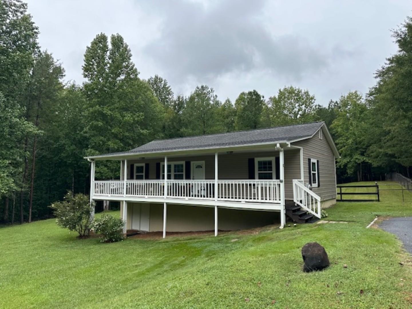 1095 E Prince Road Property Photo 2