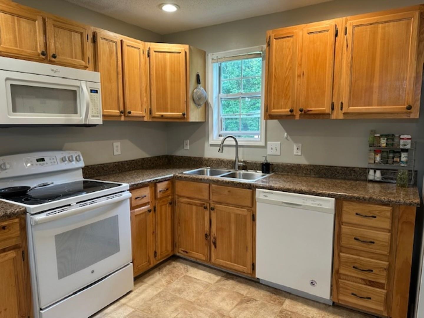 1095 E Prince Road Property Photo 5
