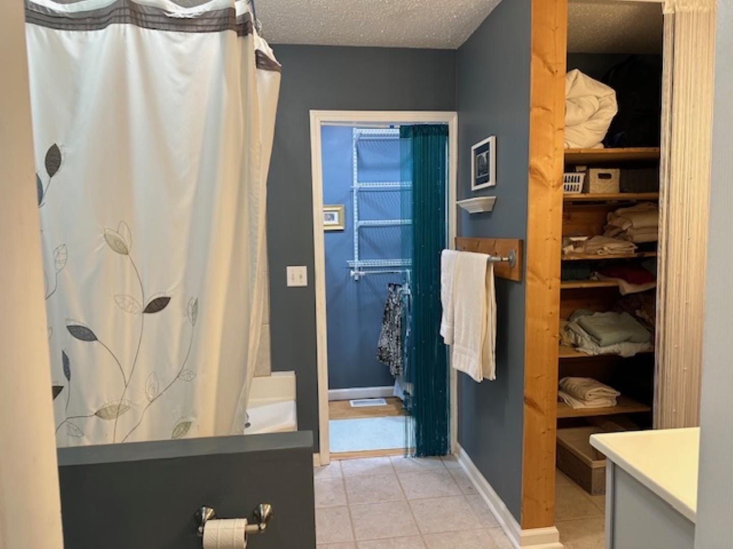 1095 E Prince Road Property Photo 11