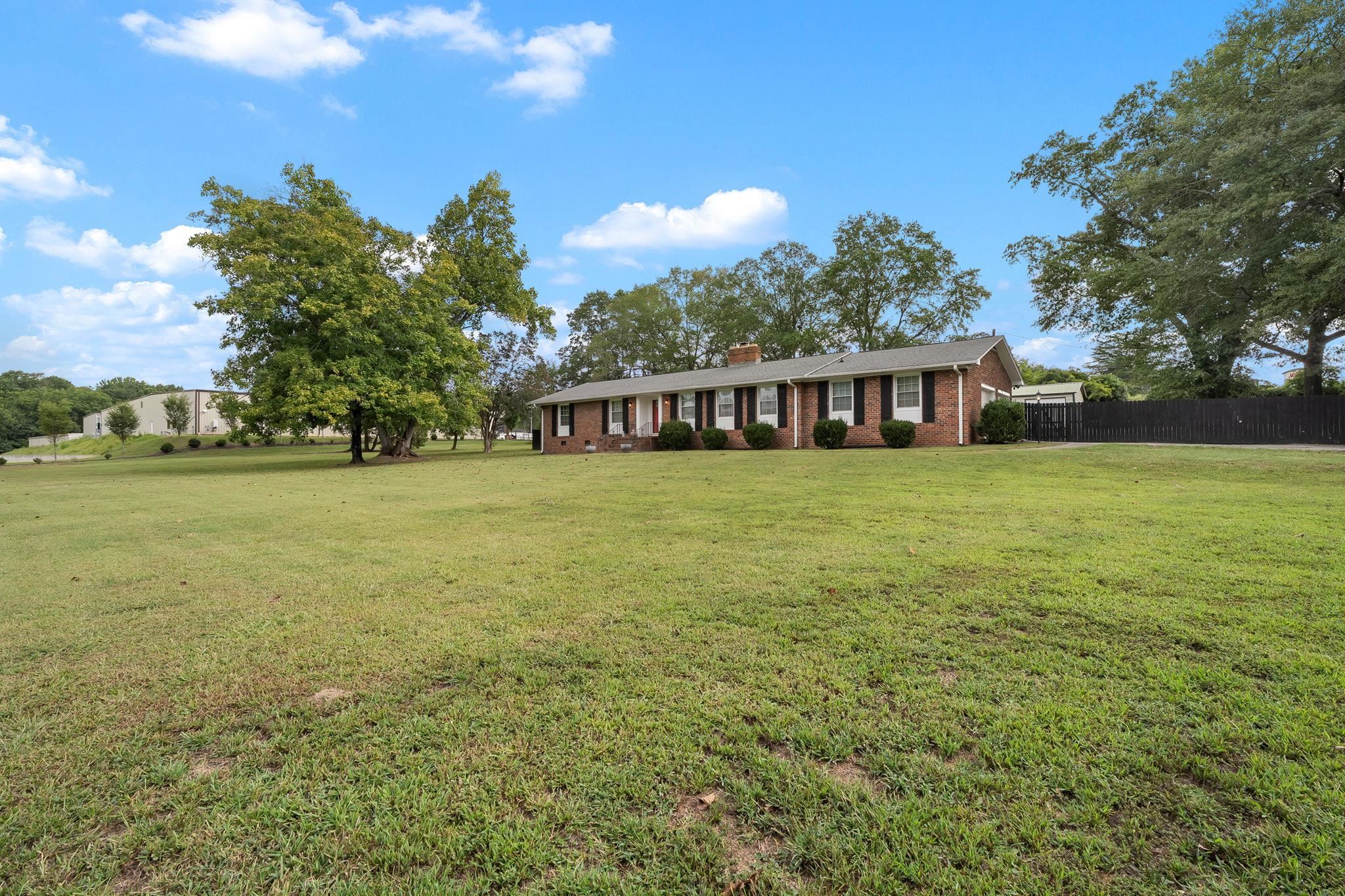 300 N Green Street Property Photo 1