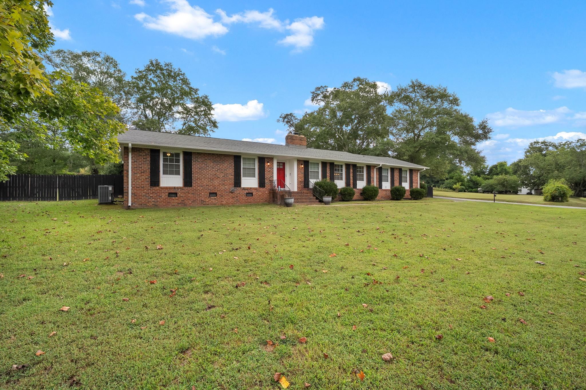 300 N Green Street Property Photo 3