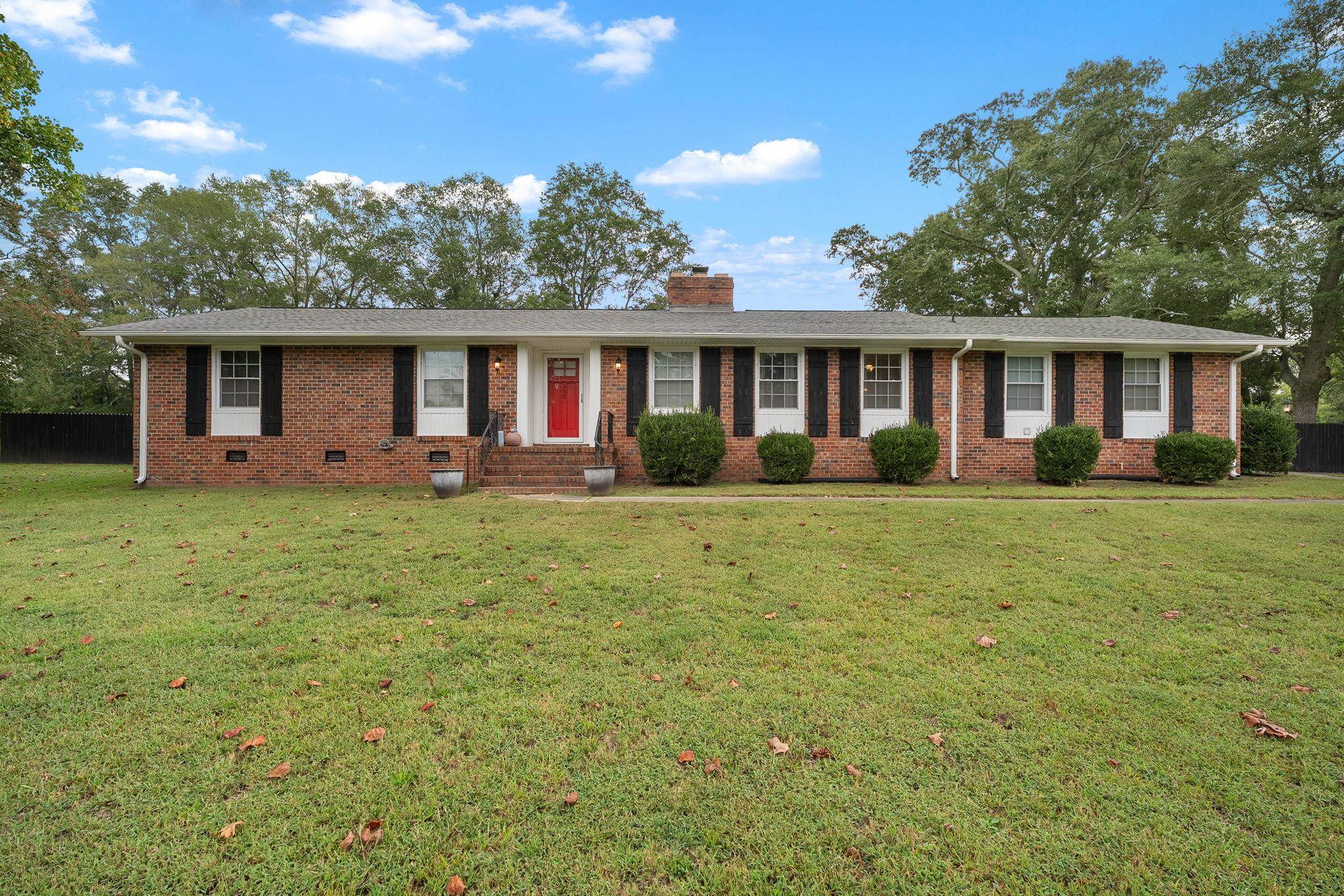300 N Green Street Property Photo 4
