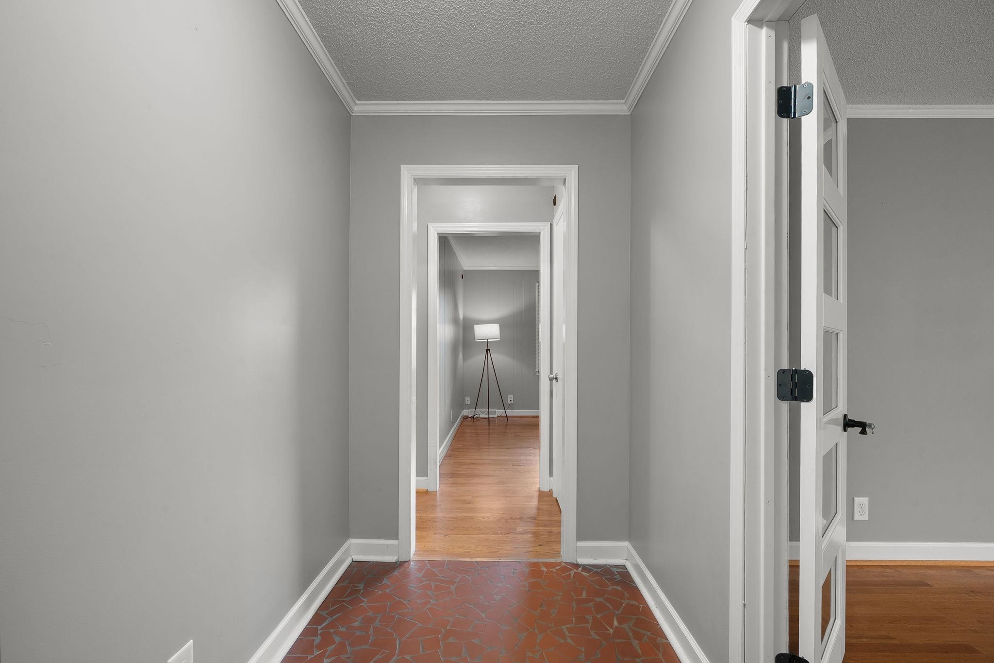 300 N Green Street Property Photo 8