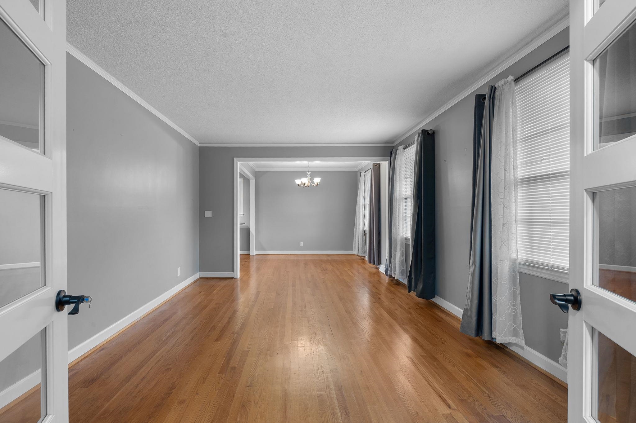 300 N Green Street Property Photo 9