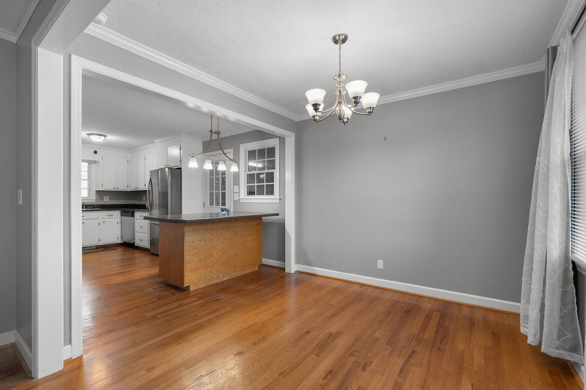 300 N Green Street Property Photo 12