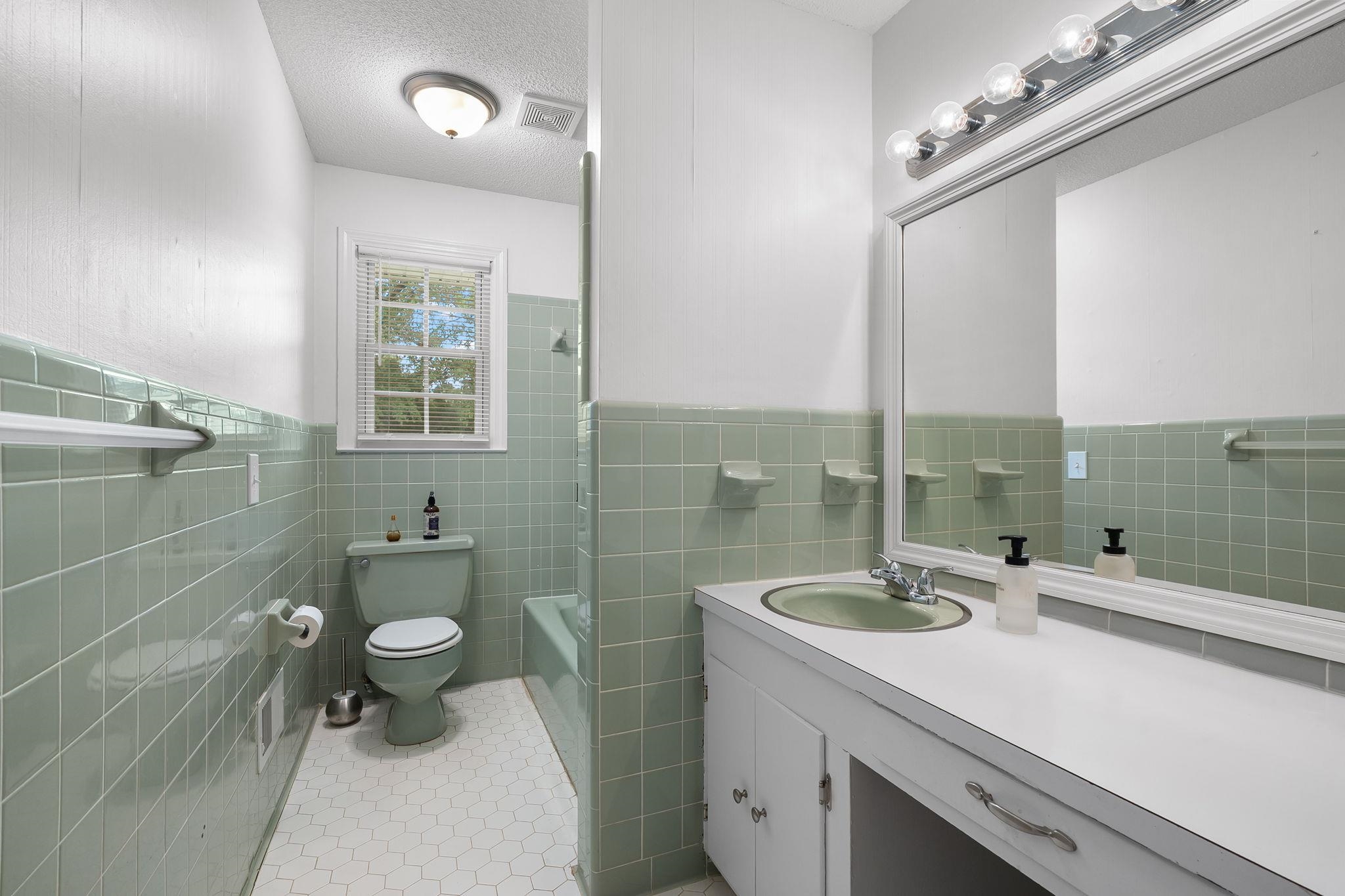 300 N Green Street Property Photo 26