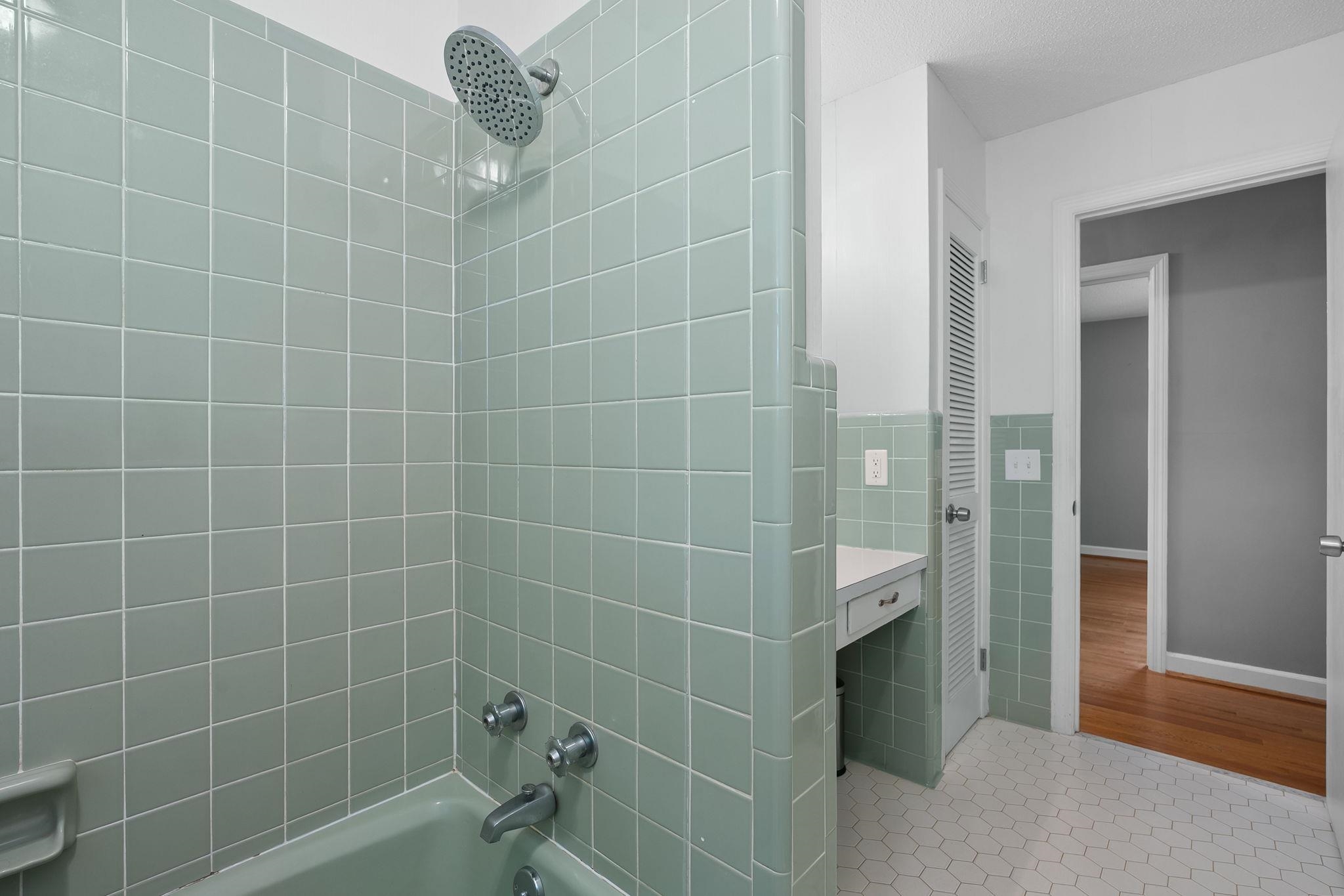 300 N Green Street Property Photo 27