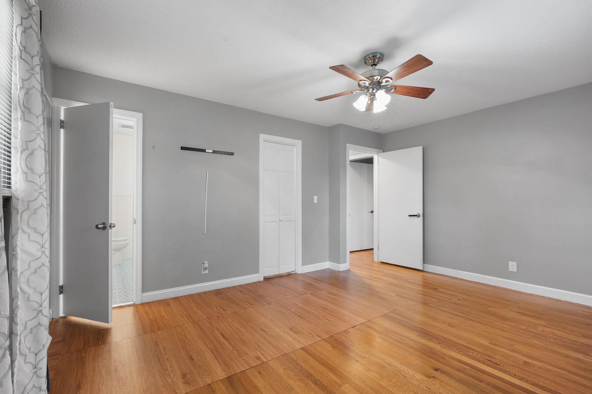 300 N Green Street Property Photo 31