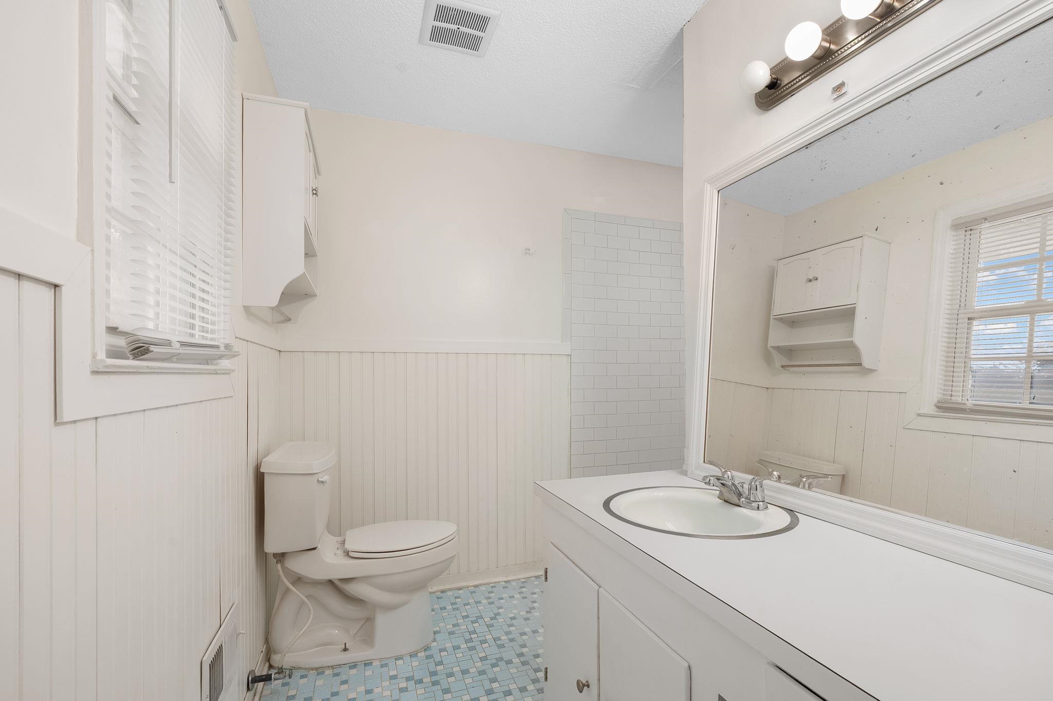 300 N Green Street Property Photo 32