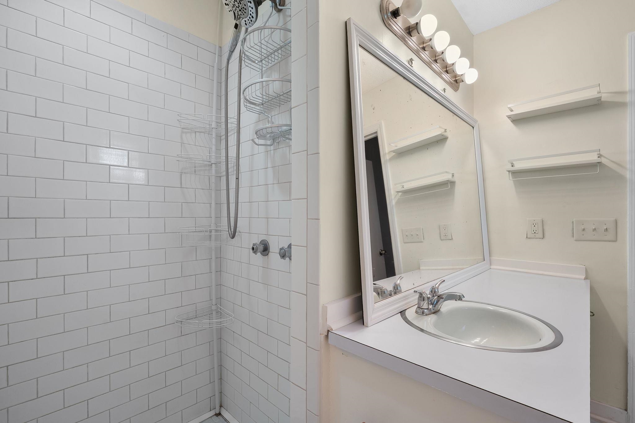 300 N Green Street Property Photo 33