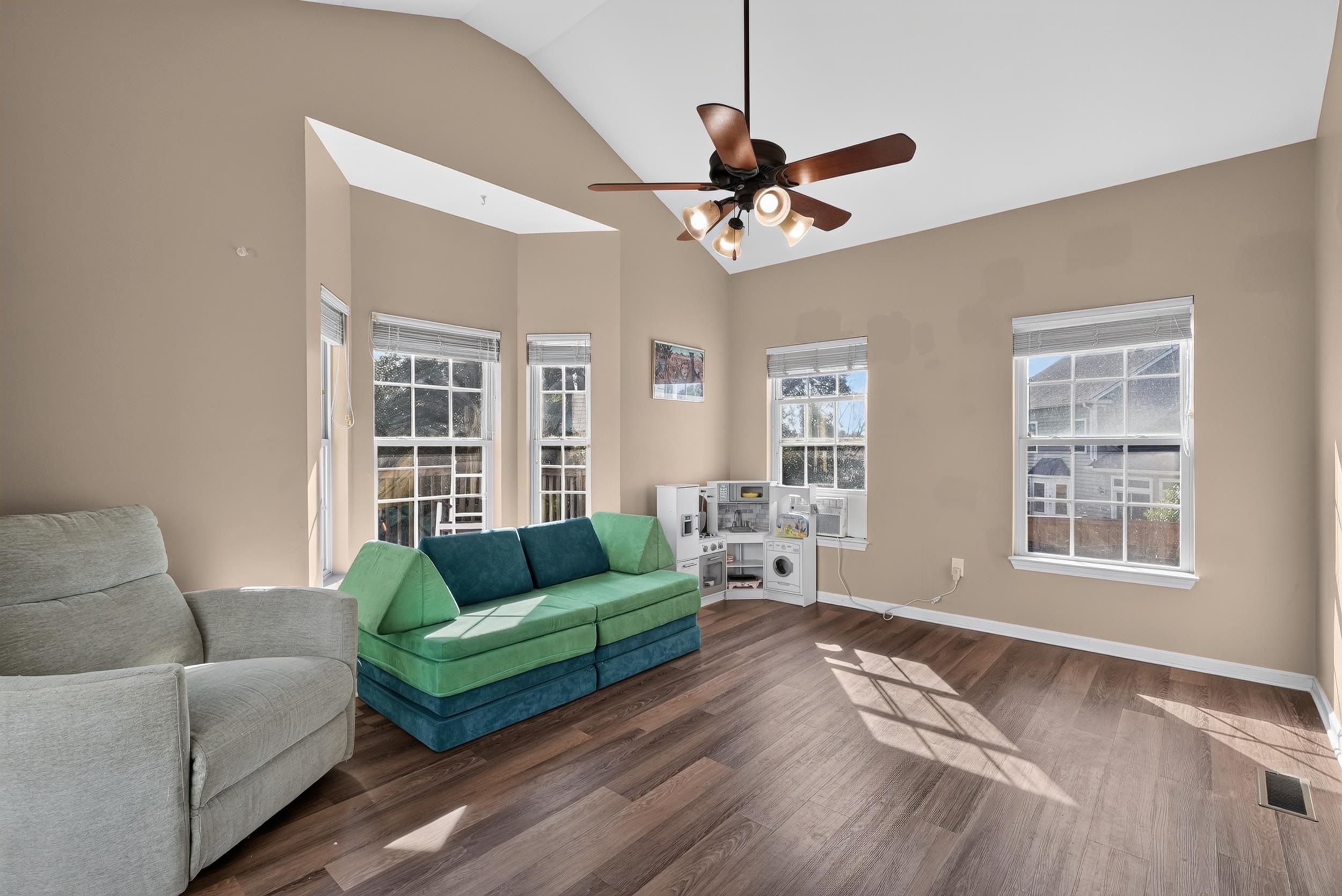 406 Rosehaven Way Property Photo 15