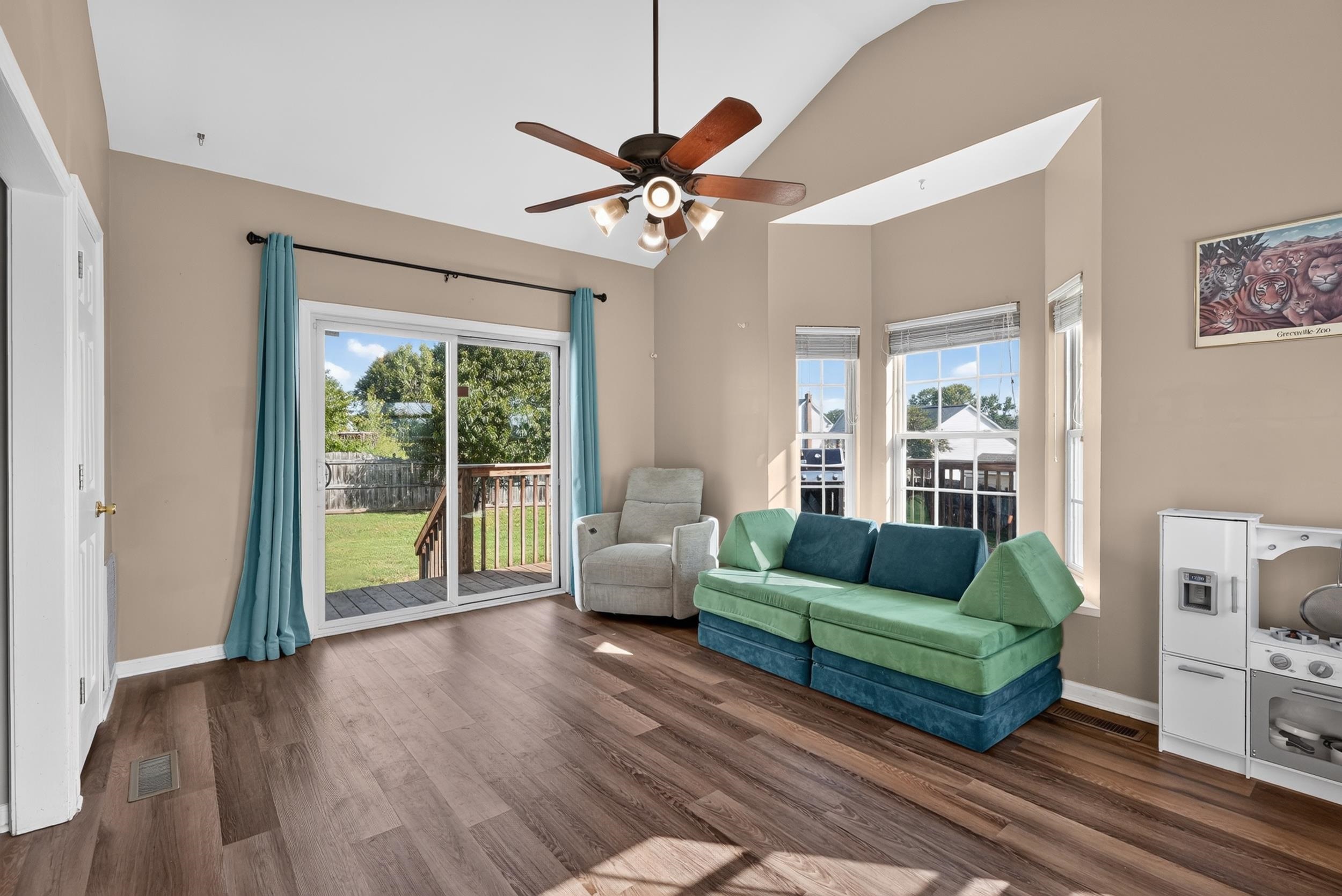 406 Rosehaven Way Property Photo 16