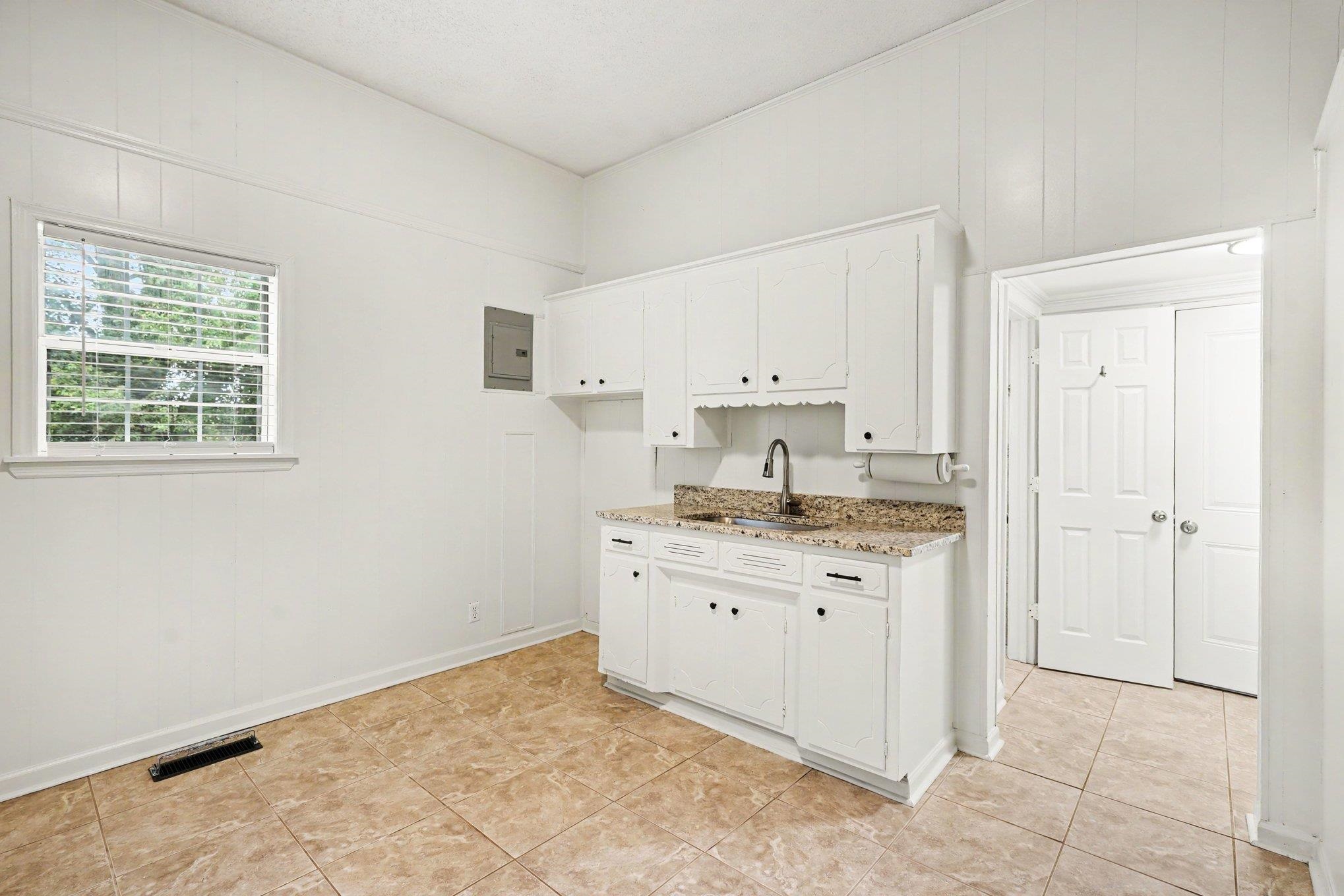 709 Maywood Street Property Photo 18