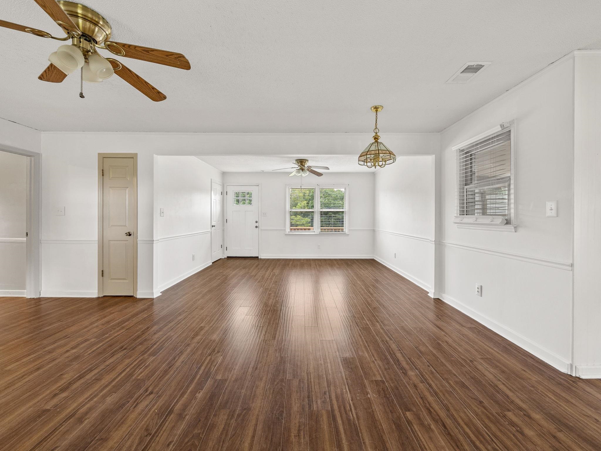 128 Twin Creek Drive Property Photo 6