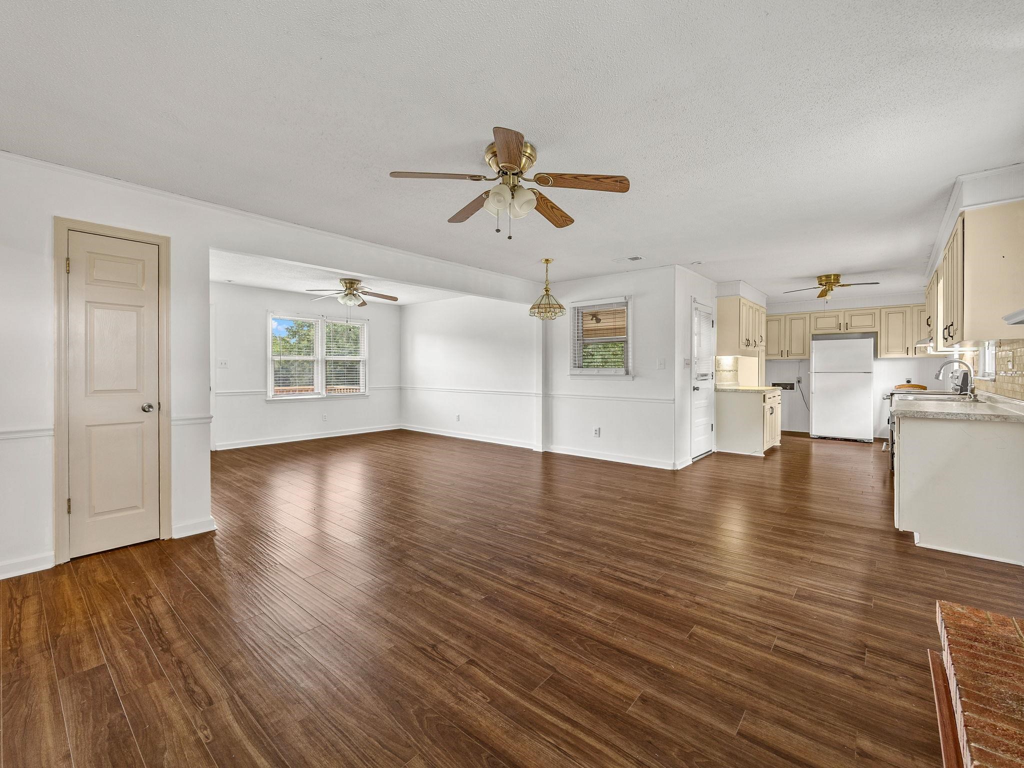 128 Twin Creek Drive Property Photo 7