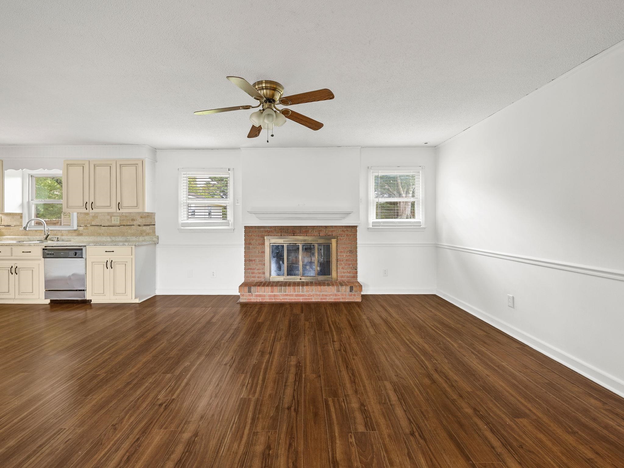 128 Twin Creek Drive Property Photo 8