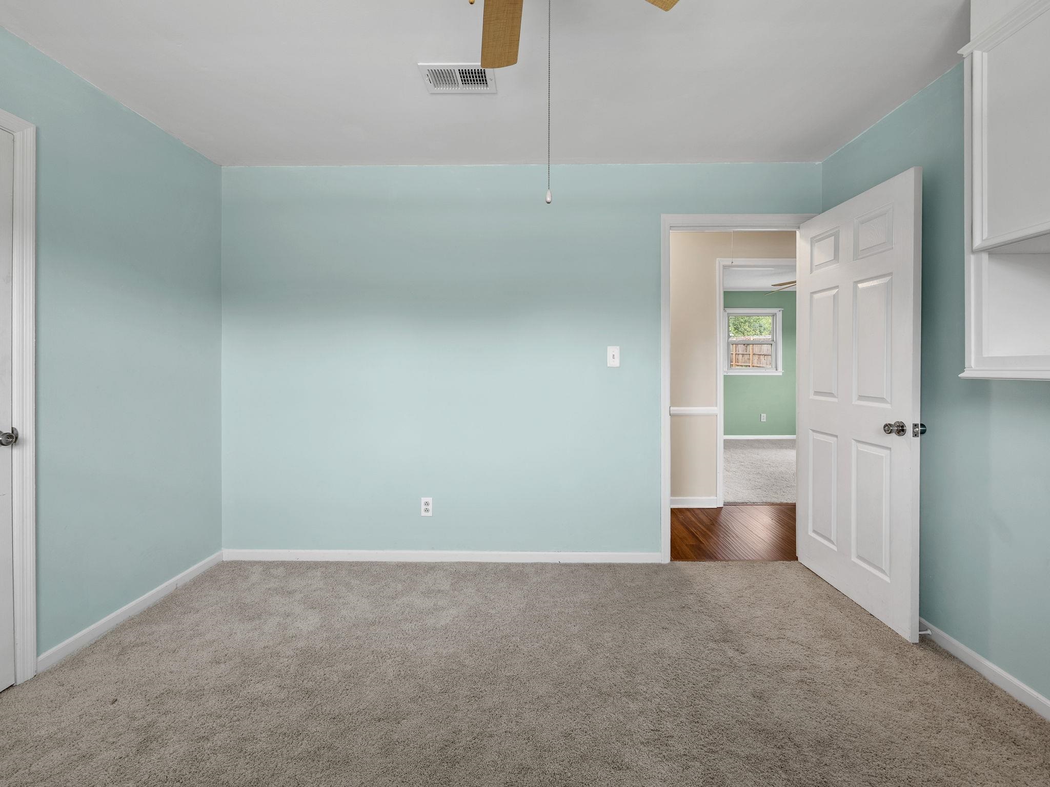 128 Twin Creek Drive Property Photo 30