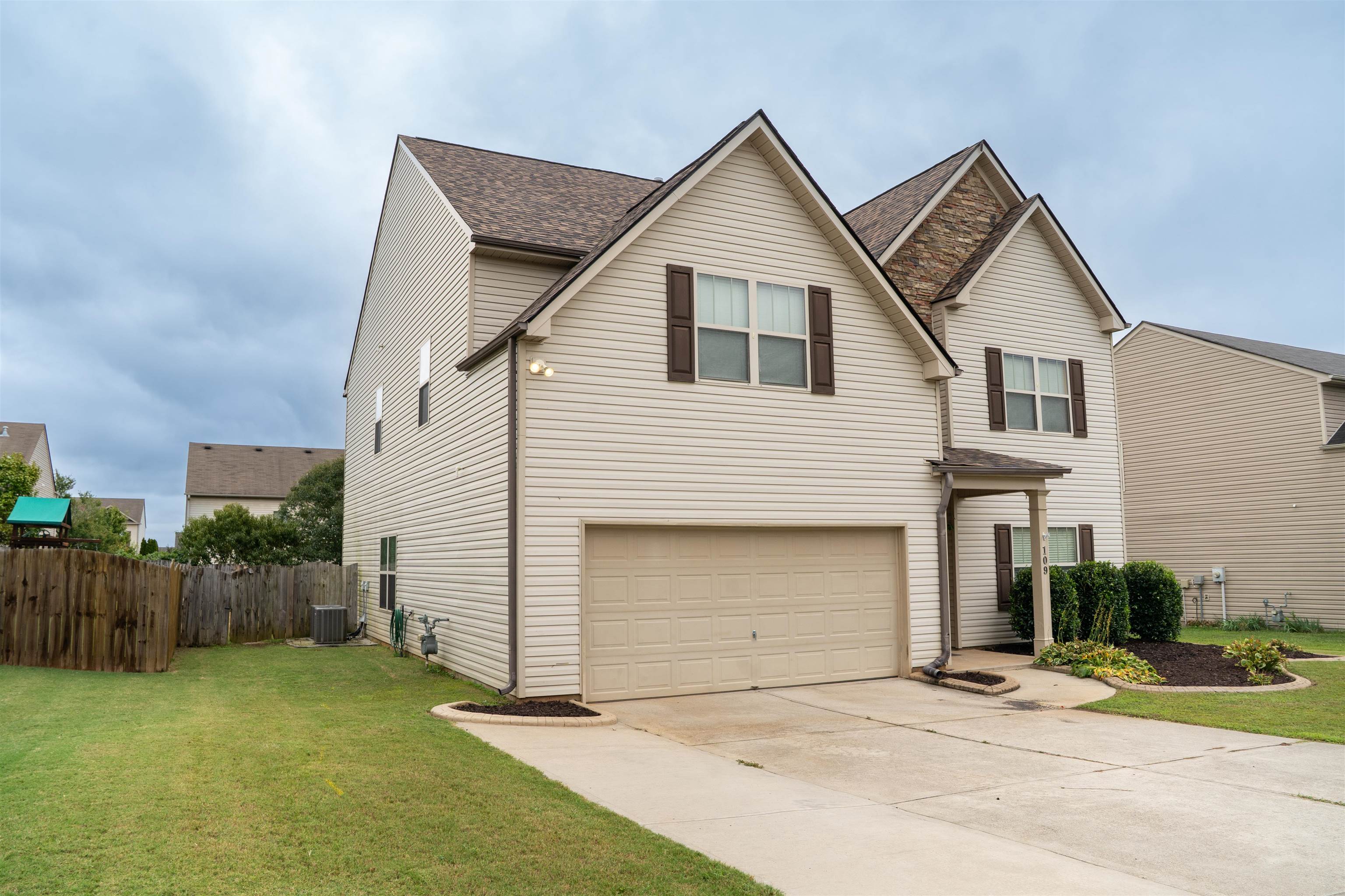 109 Sabin Court Property Photo 4