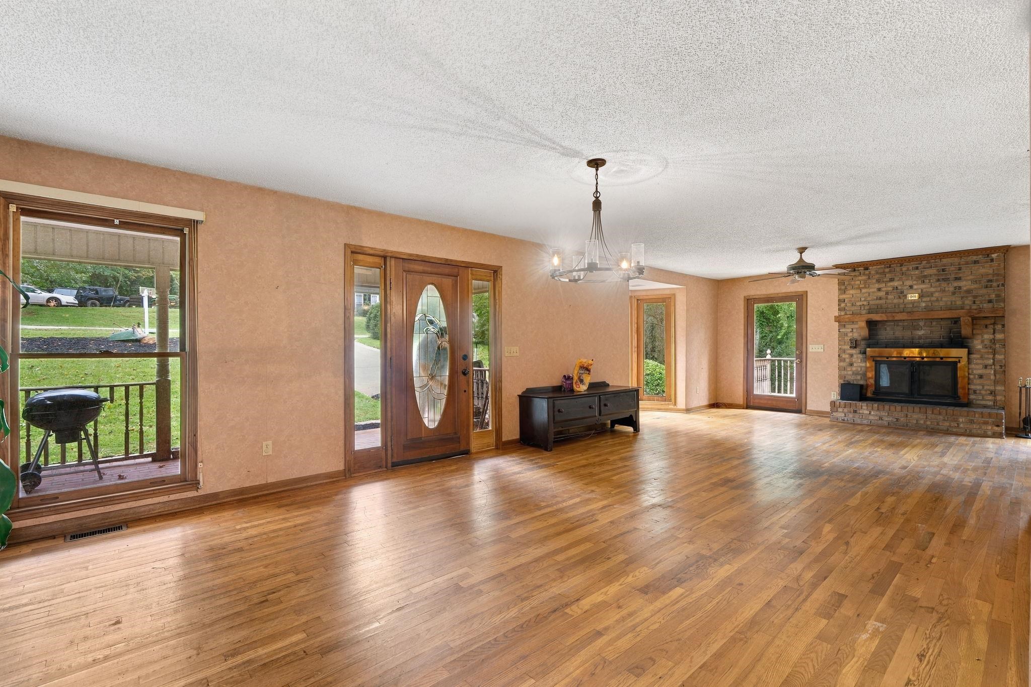 133 Pinetree Lane Property Photo 14