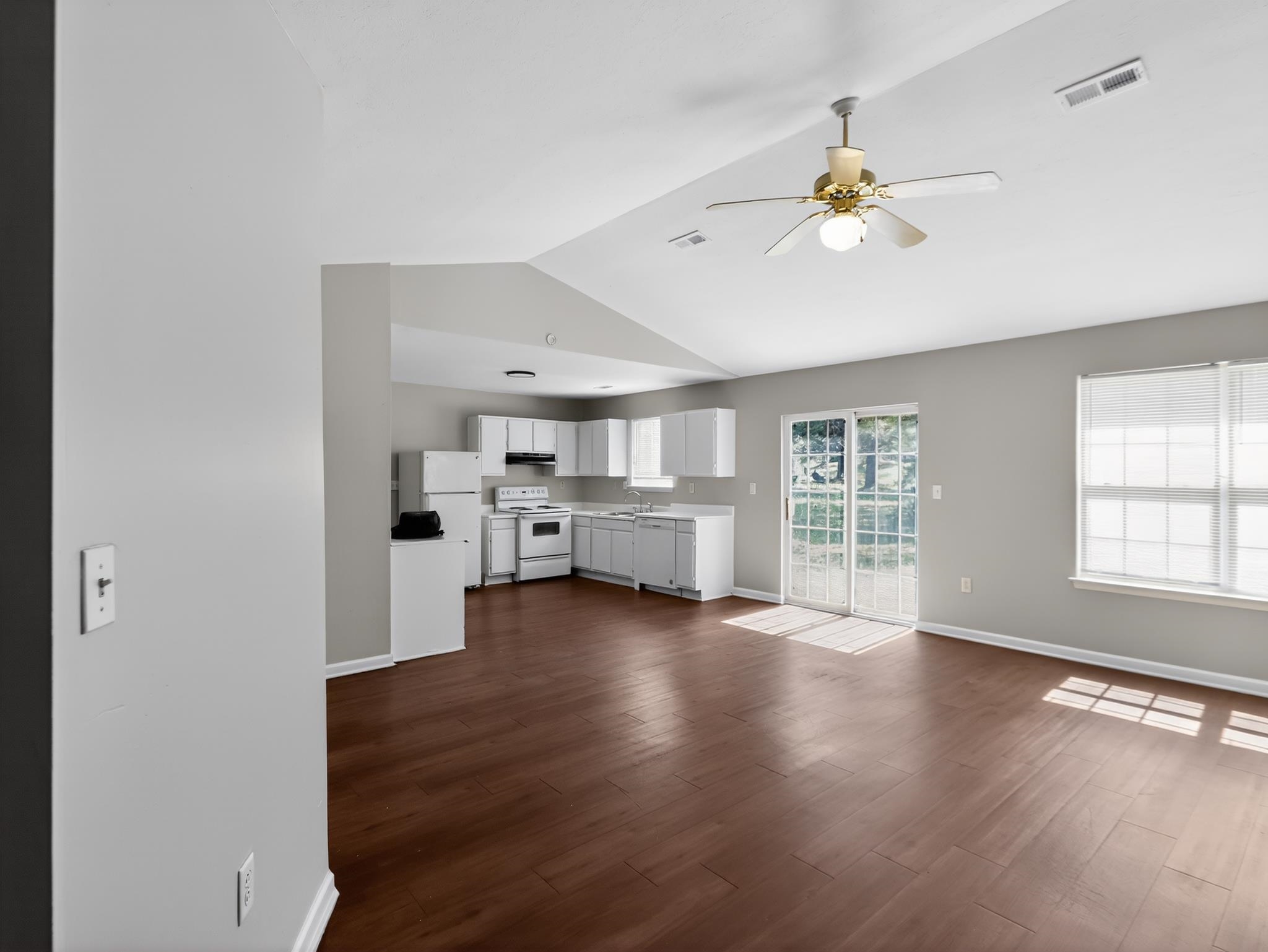1875 Tamara Way Property Photo 3
