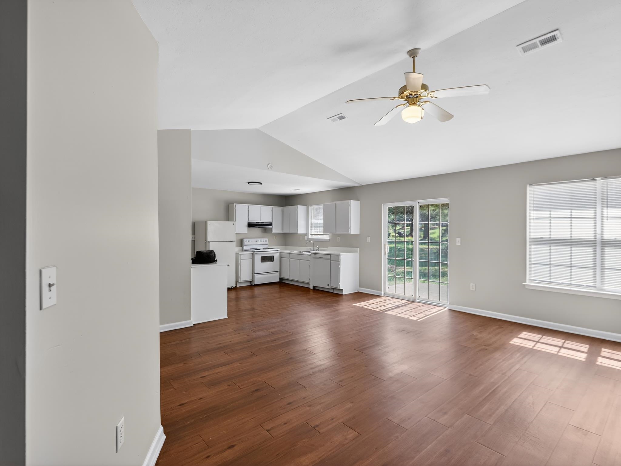 1875 Tamara Way Property Photo 5