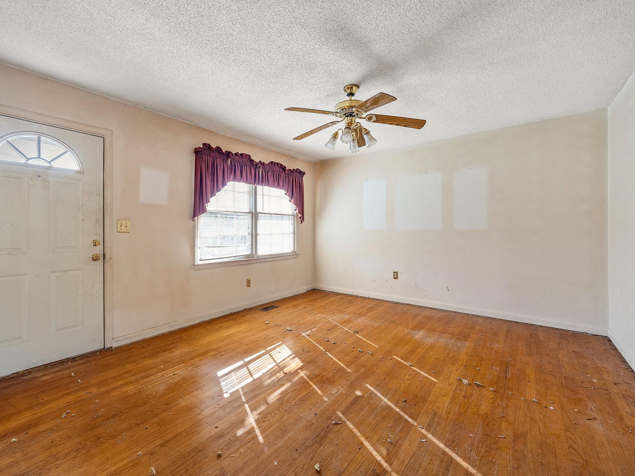 435 Summerland Drive Property Photo 3
