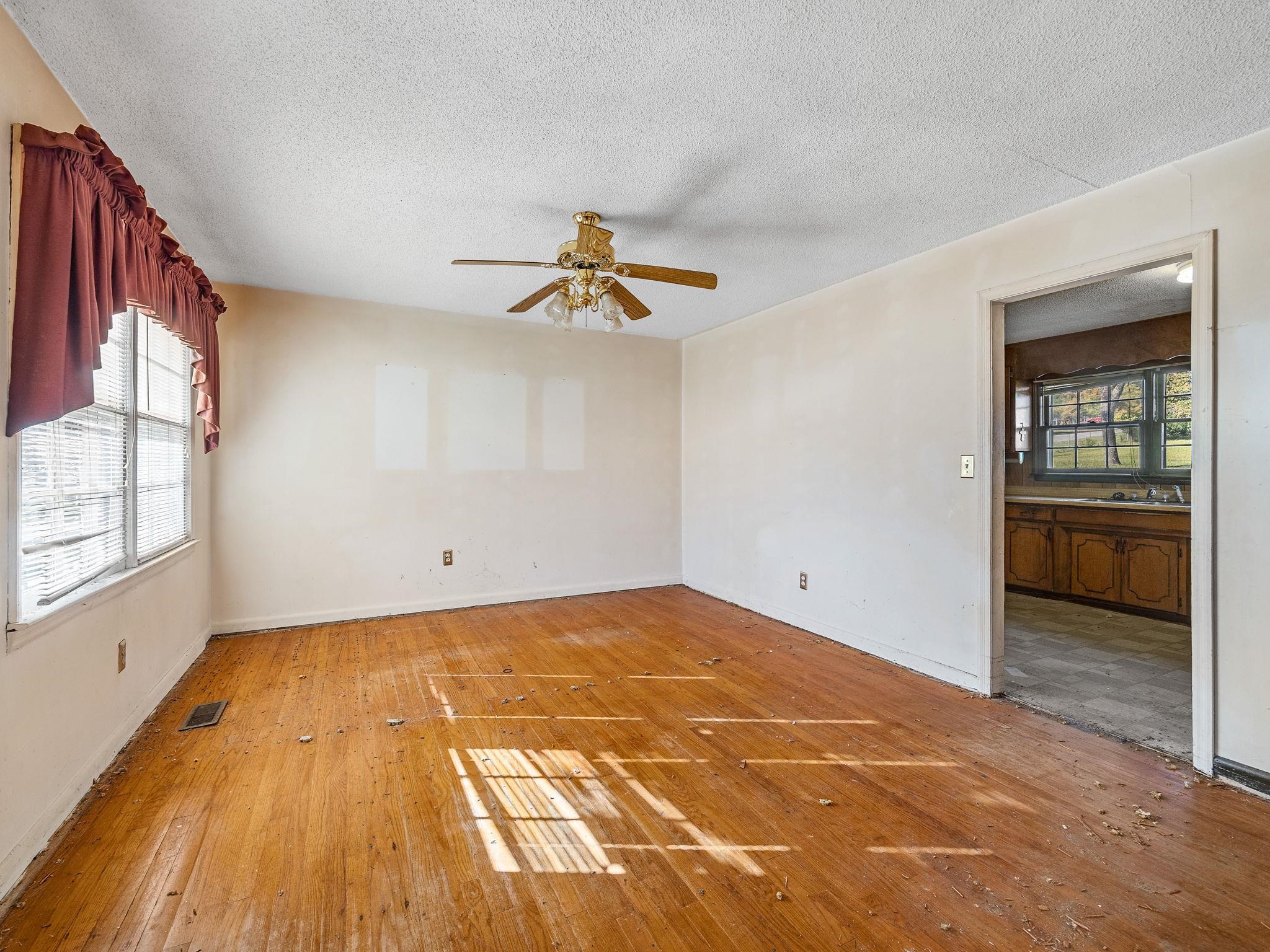 435 Summerland Drive Property Photo 4