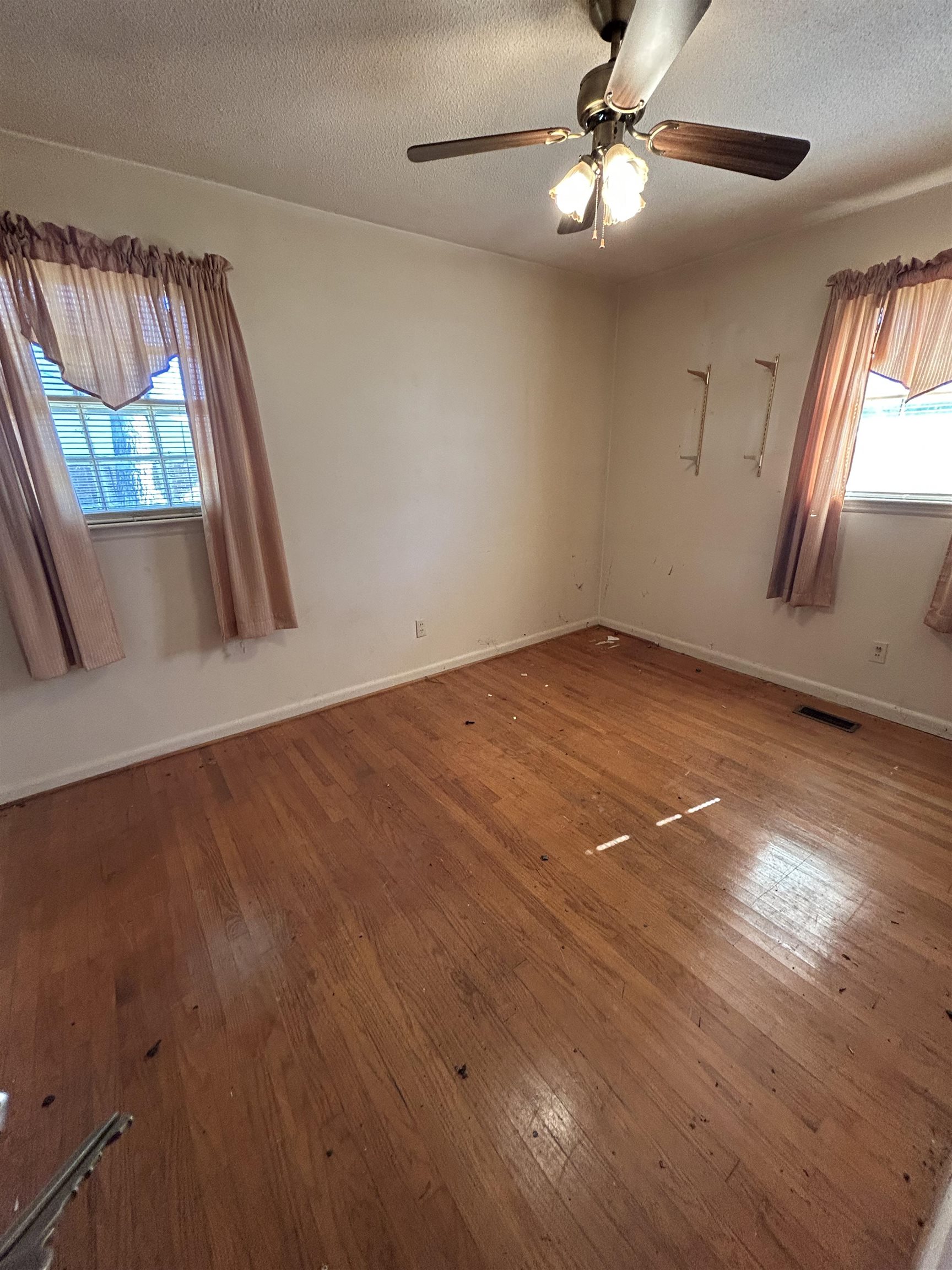435 Summerland Drive Property Photo 6