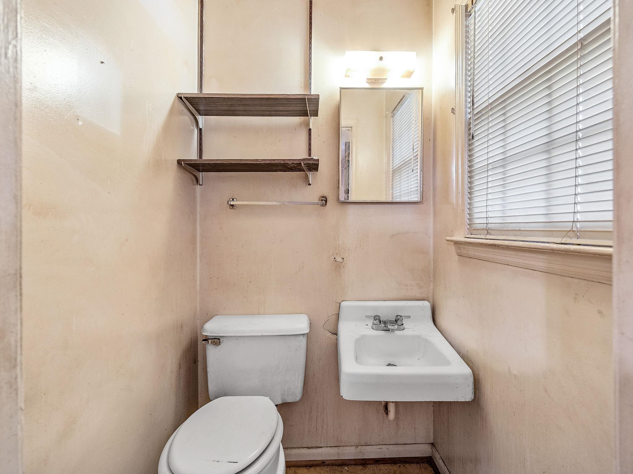 435 Summerland Drive Property Photo 11