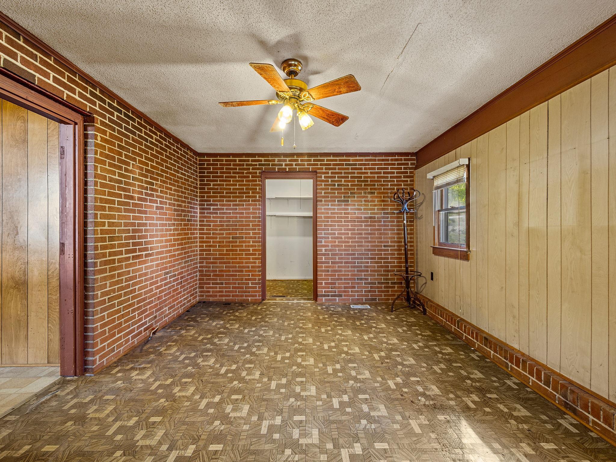 435 Summerland Drive Property Photo 15