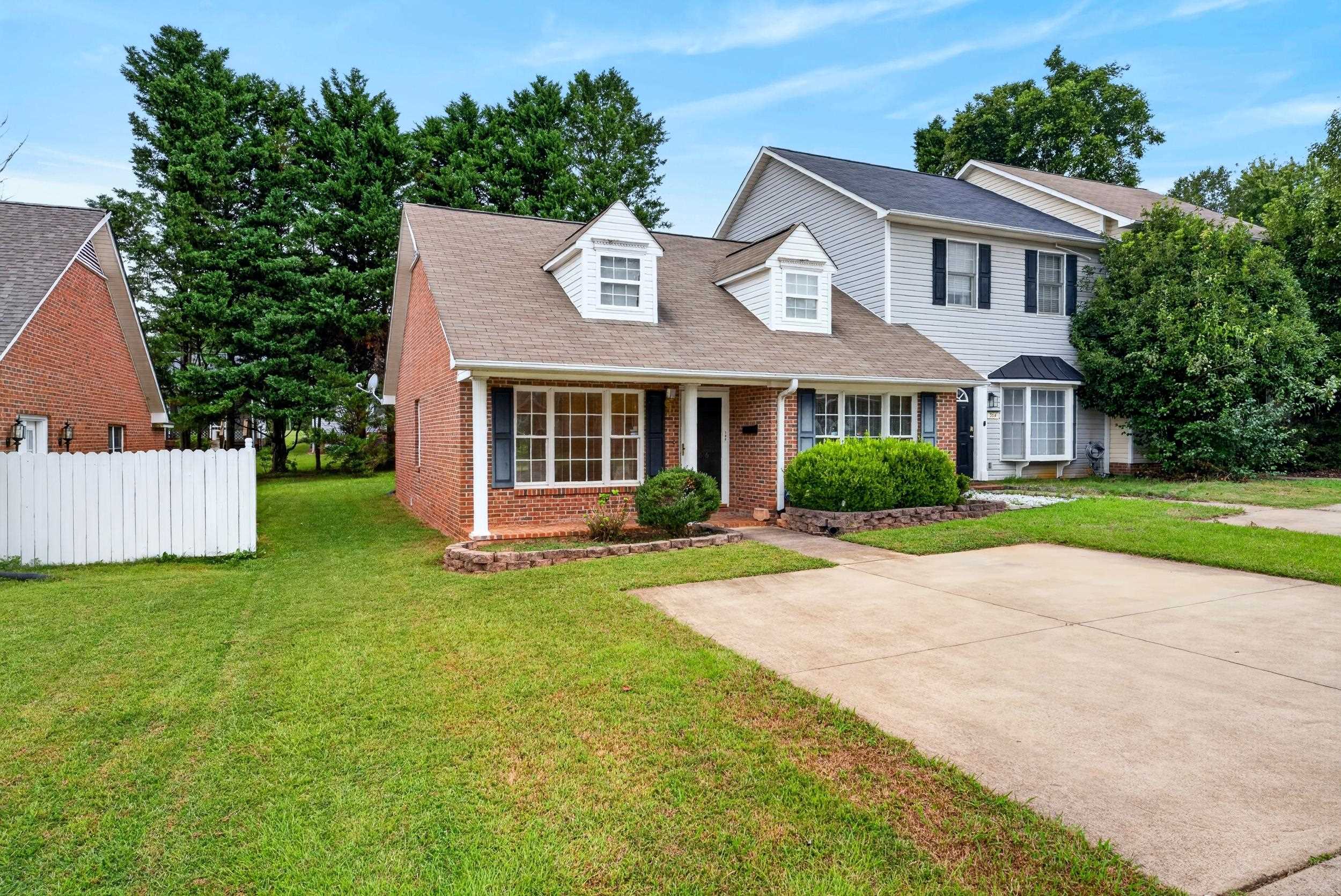 366 W Pointe Drive Property Photo 4