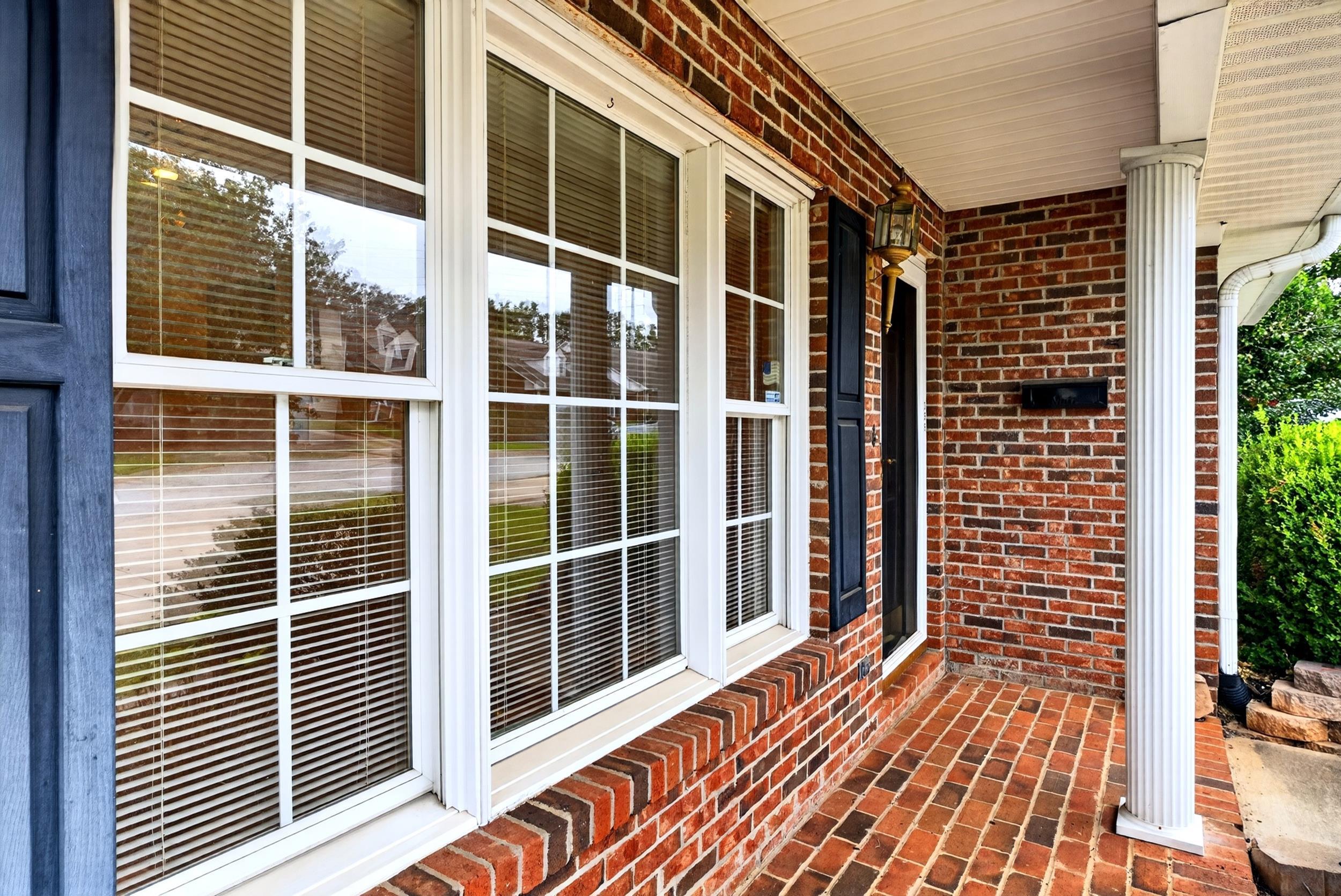 366 W Pointe Drive Property Photo 5