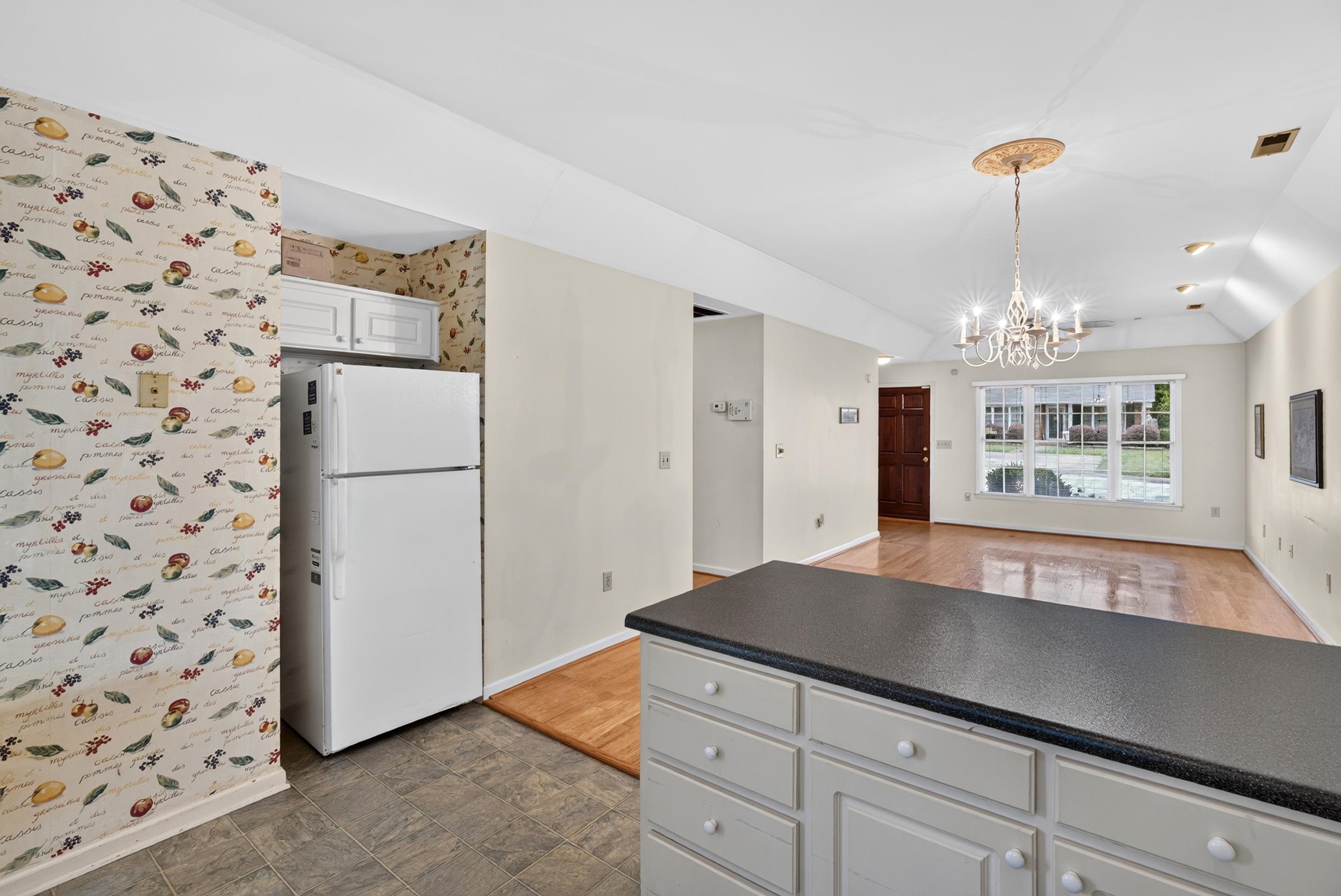 366 W Pointe Drive Property Photo 16