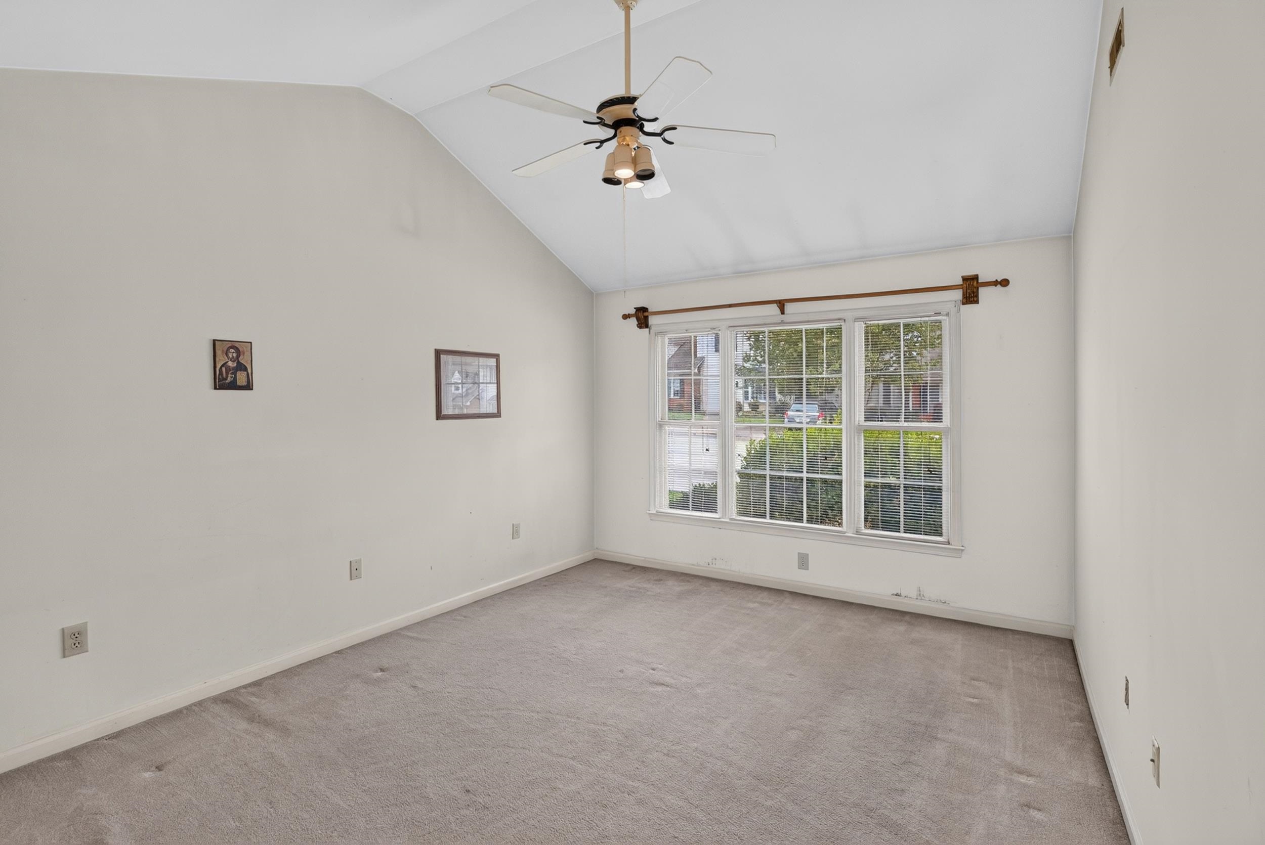 366 W Pointe Drive Property Photo 19