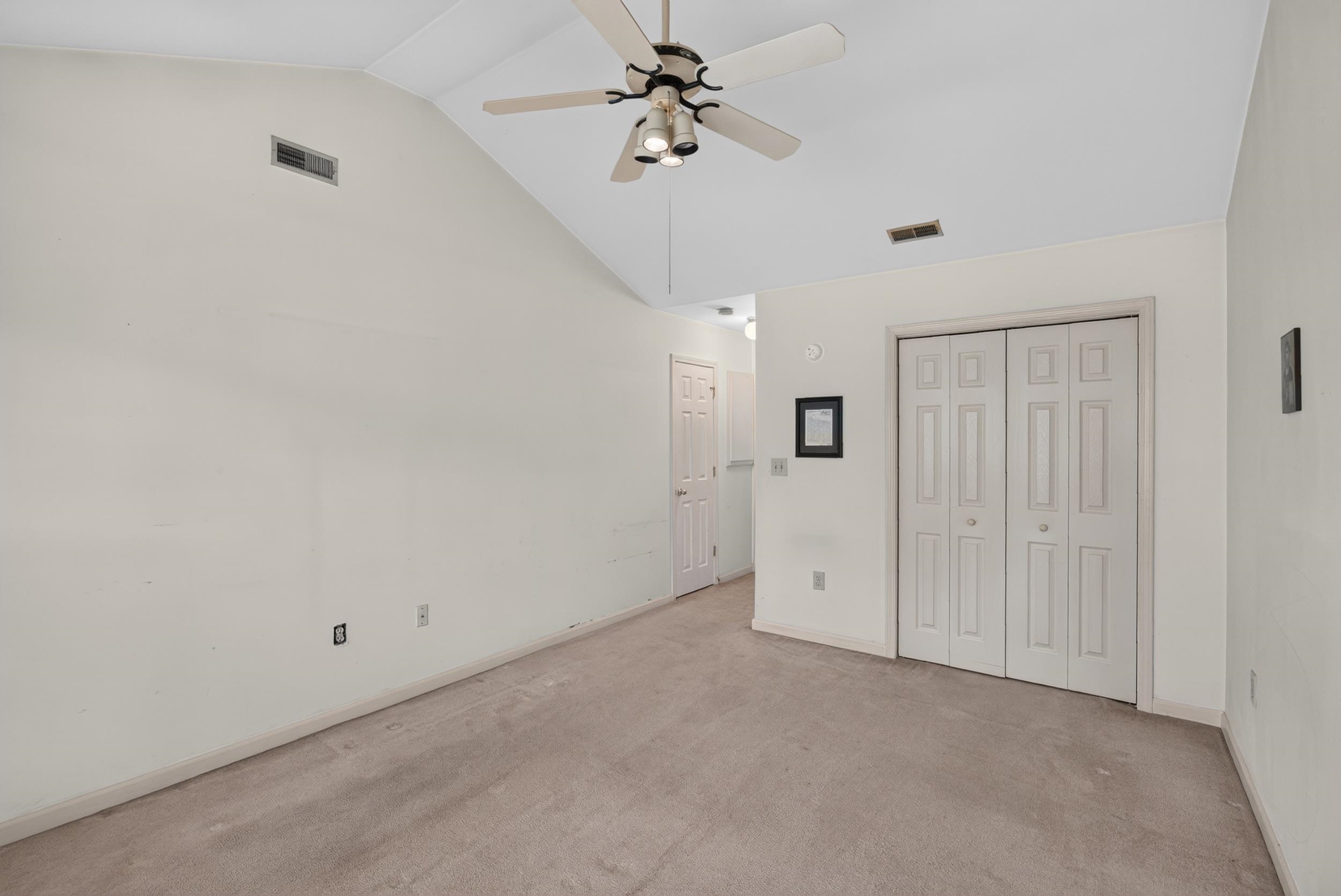 366 W Pointe Drive Property Photo 20
