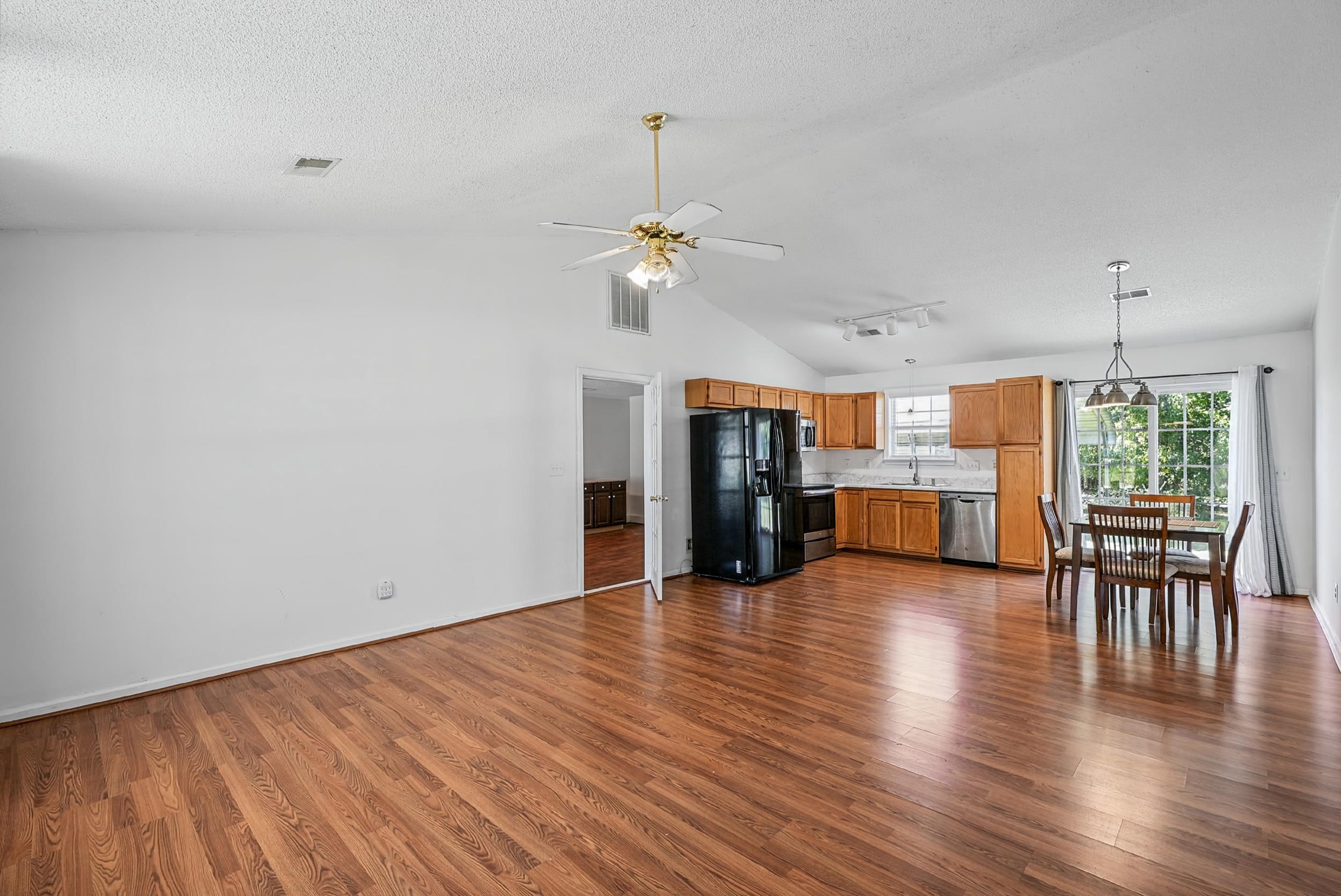 800 Very Fine Drive Property Photo 3