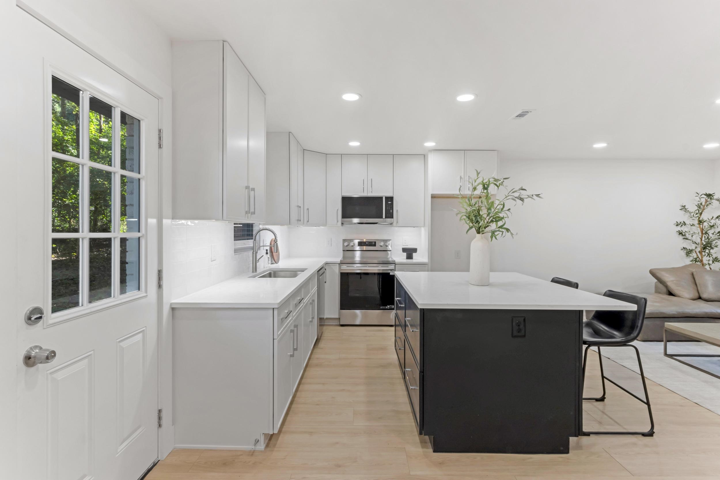 2020 Berrywood Lane Property Photo 8