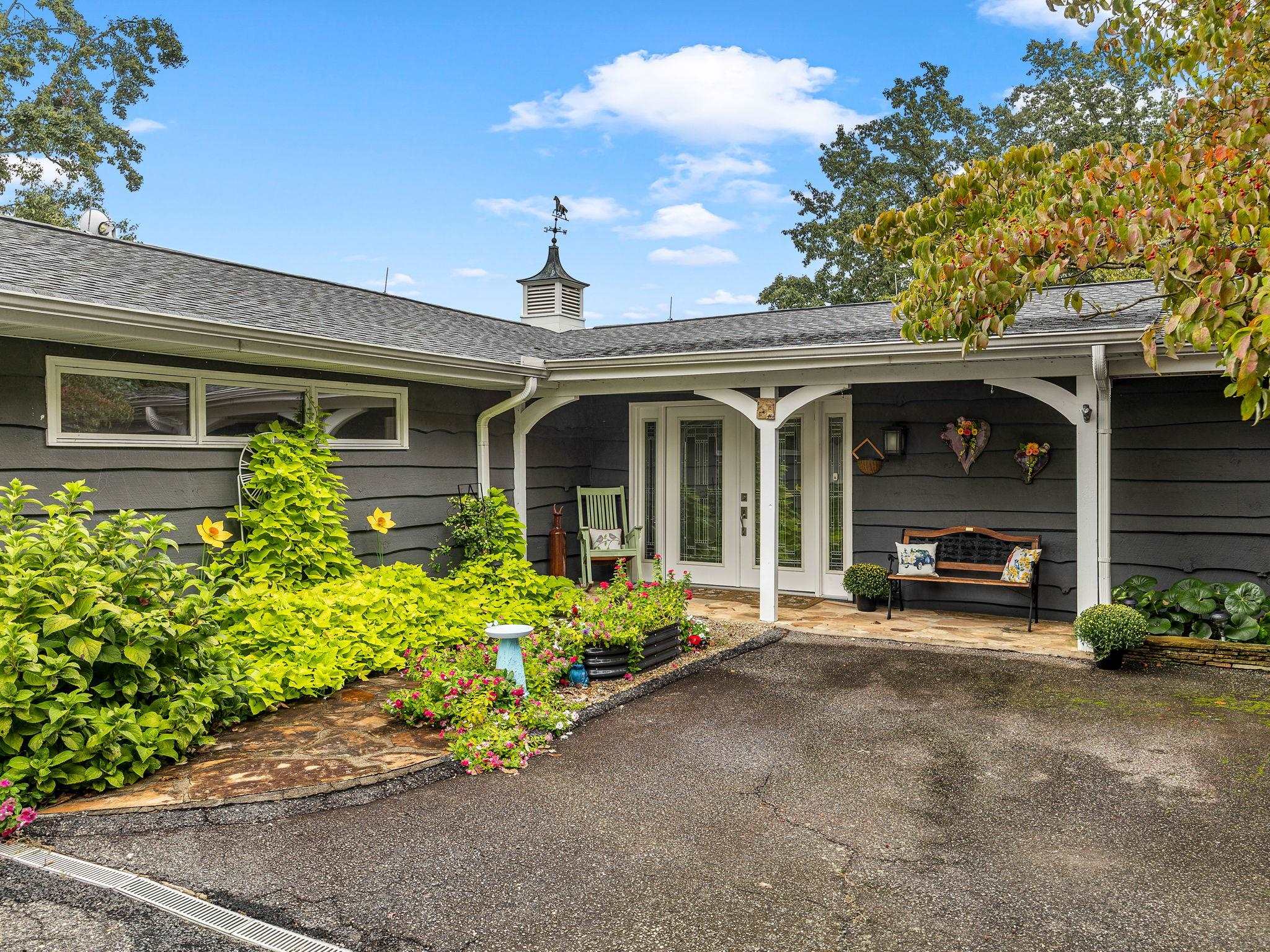 225 Mockingbird Hill Road Property Photo 1
