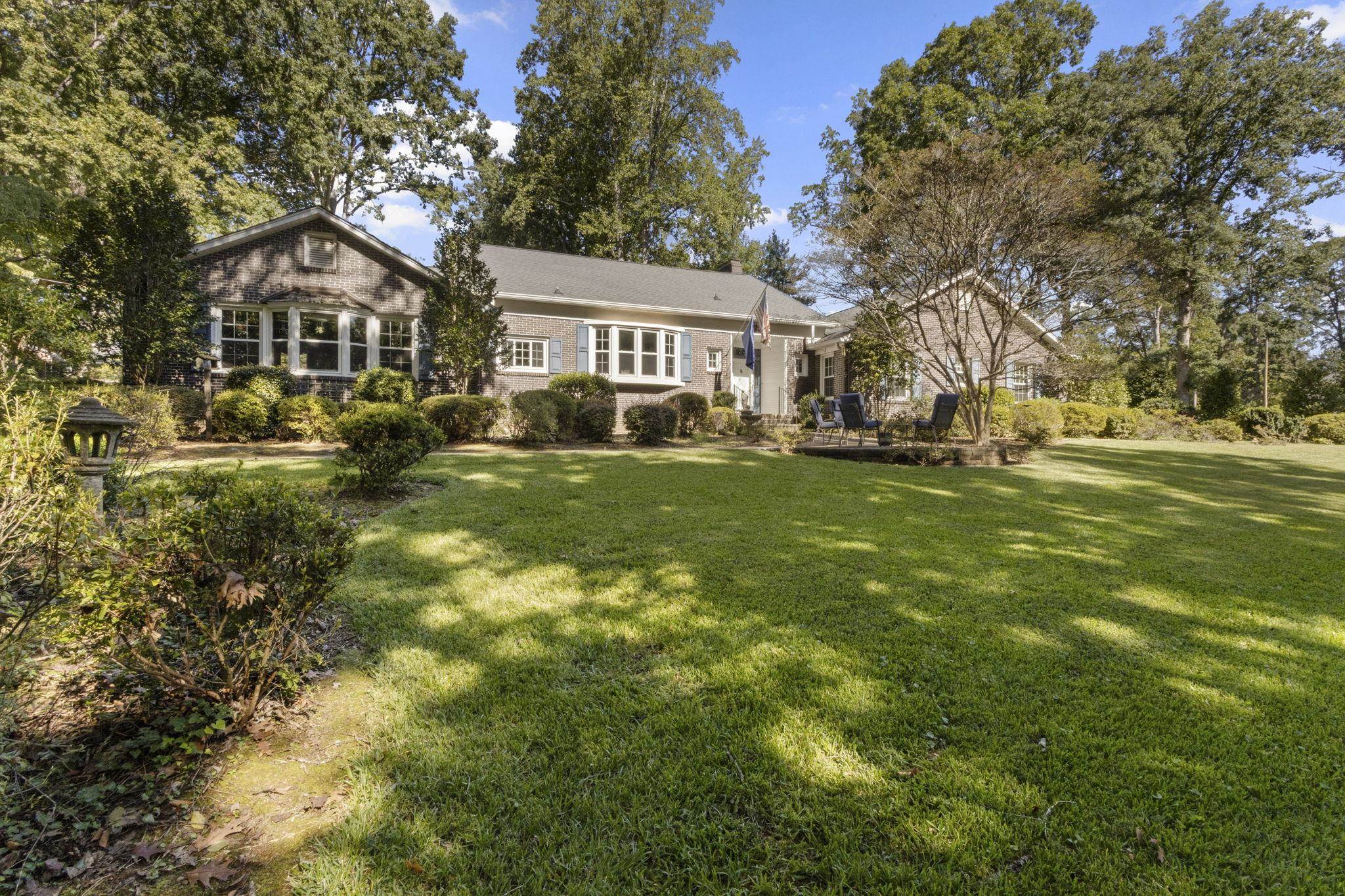 330 E Park Drive Property Photo 1
