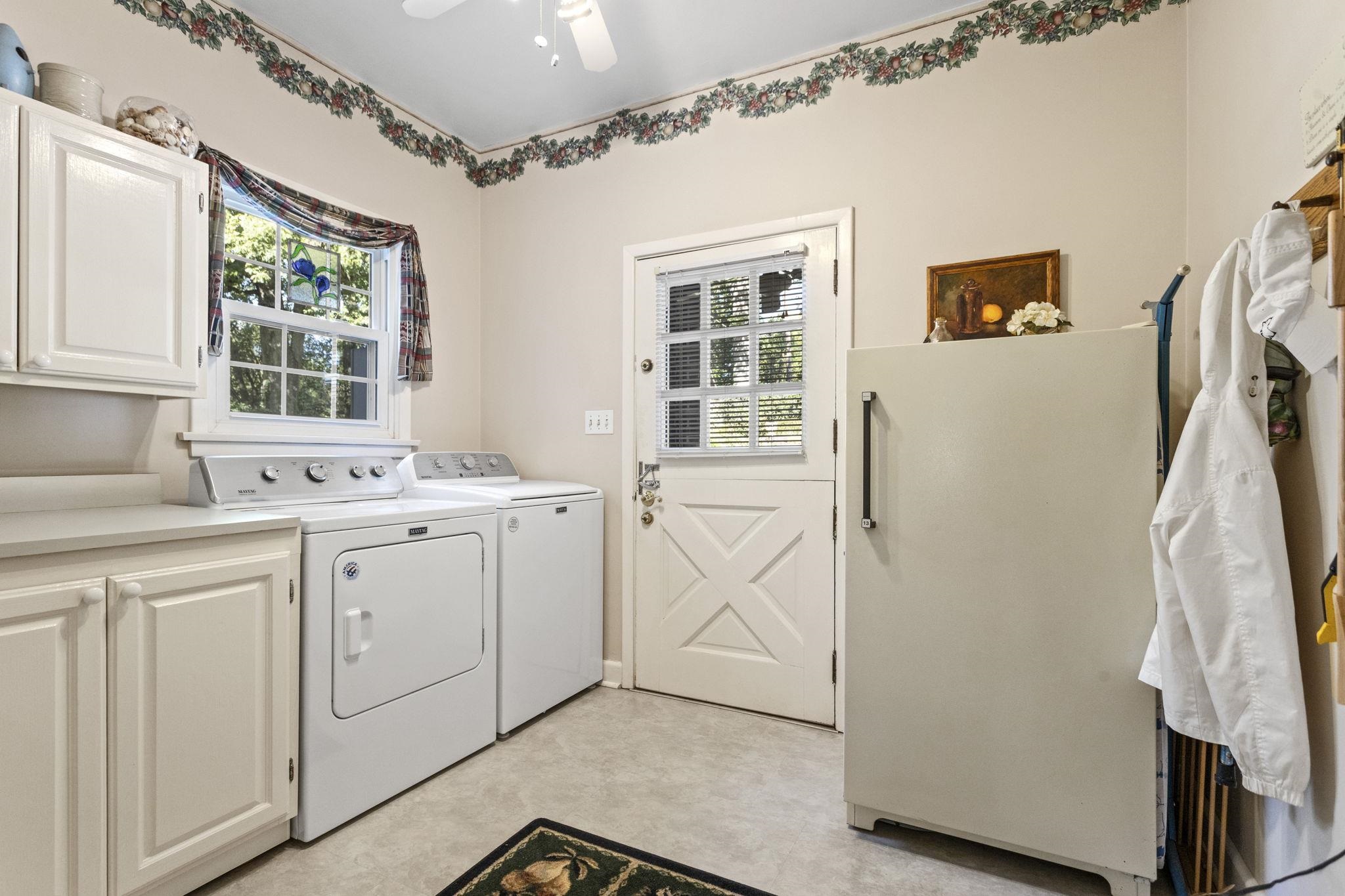 330 E Park Drive Property Photo 12