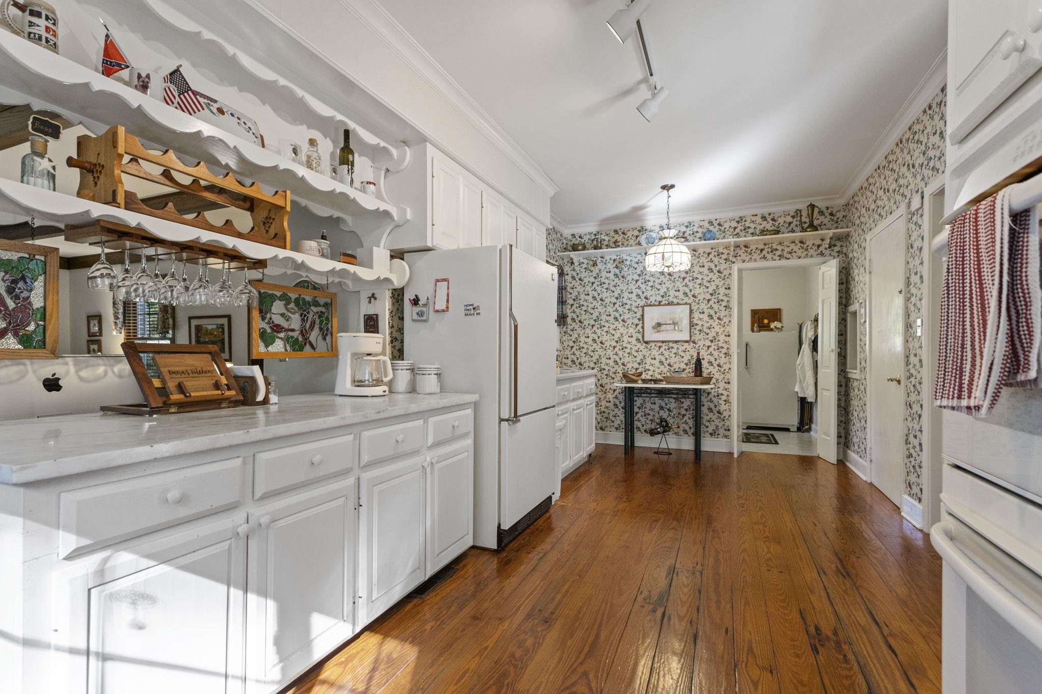 330 E Park Drive Property Photo 15