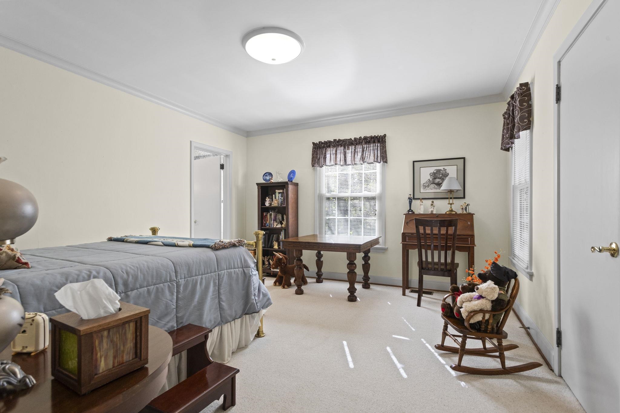 330 E Park Drive Property Photo 19